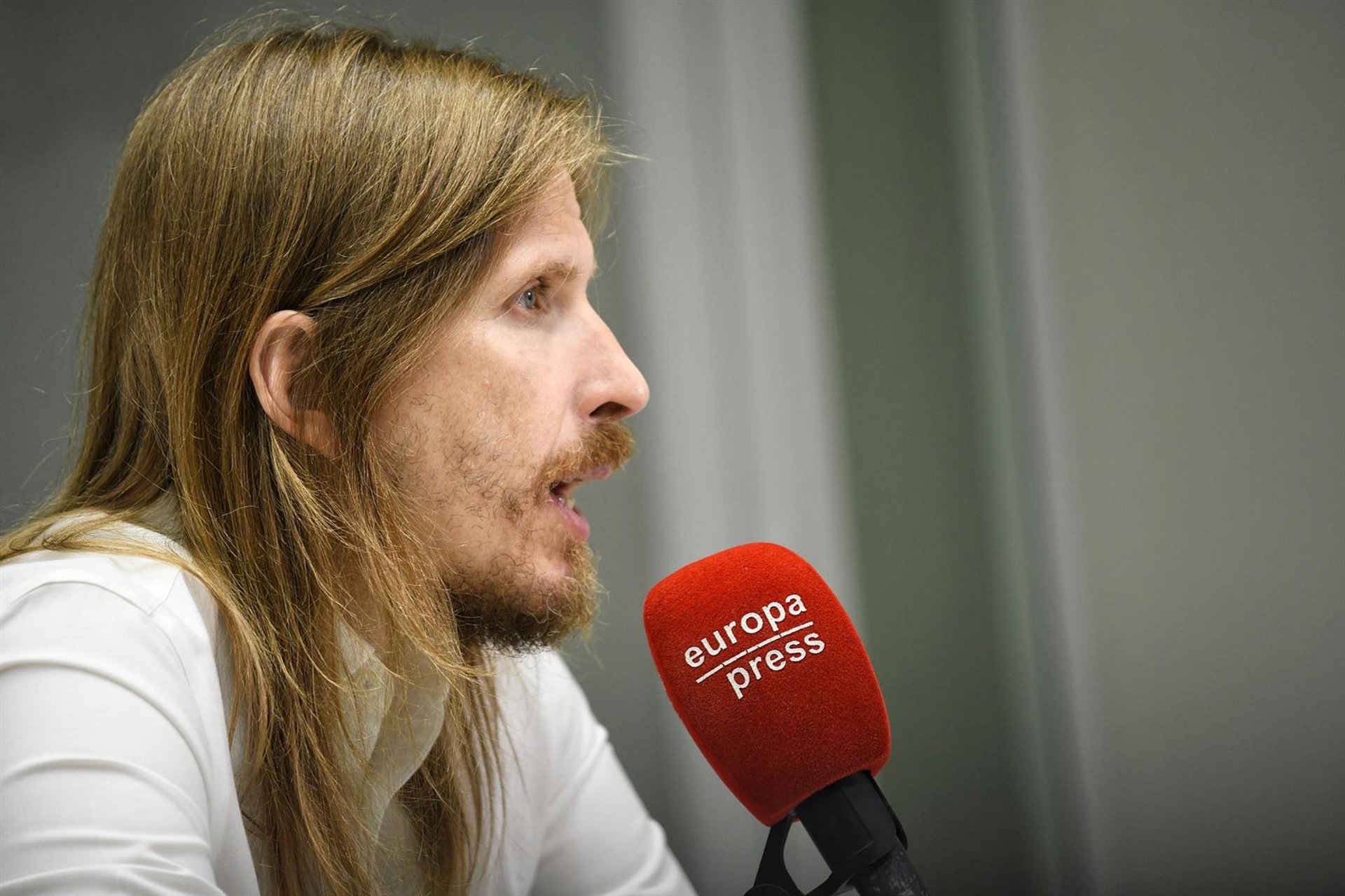 Podemos ve a Sánchez «atrincherado» en Moncloa y le acusa de mentir para «tapar la corrupción» y el «régimen de guerra»