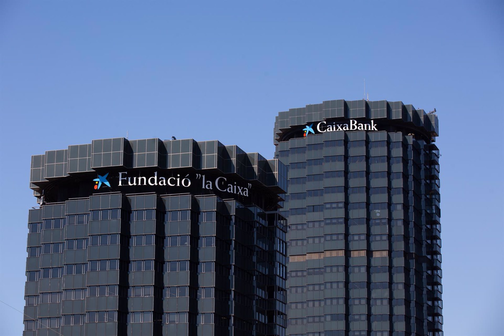 CaixaBank gana 2.951 millones hasta junio, un 10,3% más