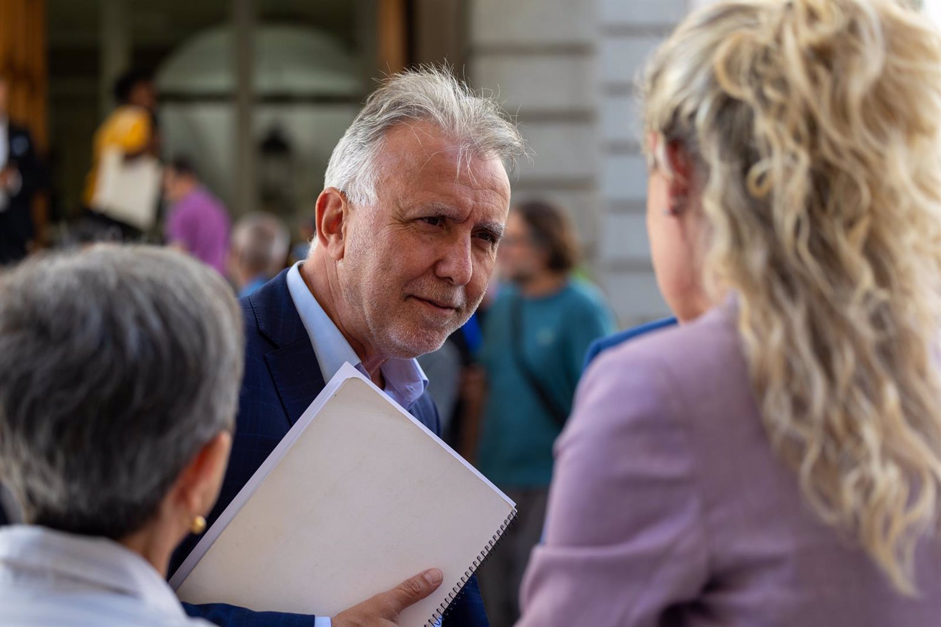 Torres dice que el Gobierno expondrá en «siete días» las zonas para acoger a los menores asilados que están en Canarias