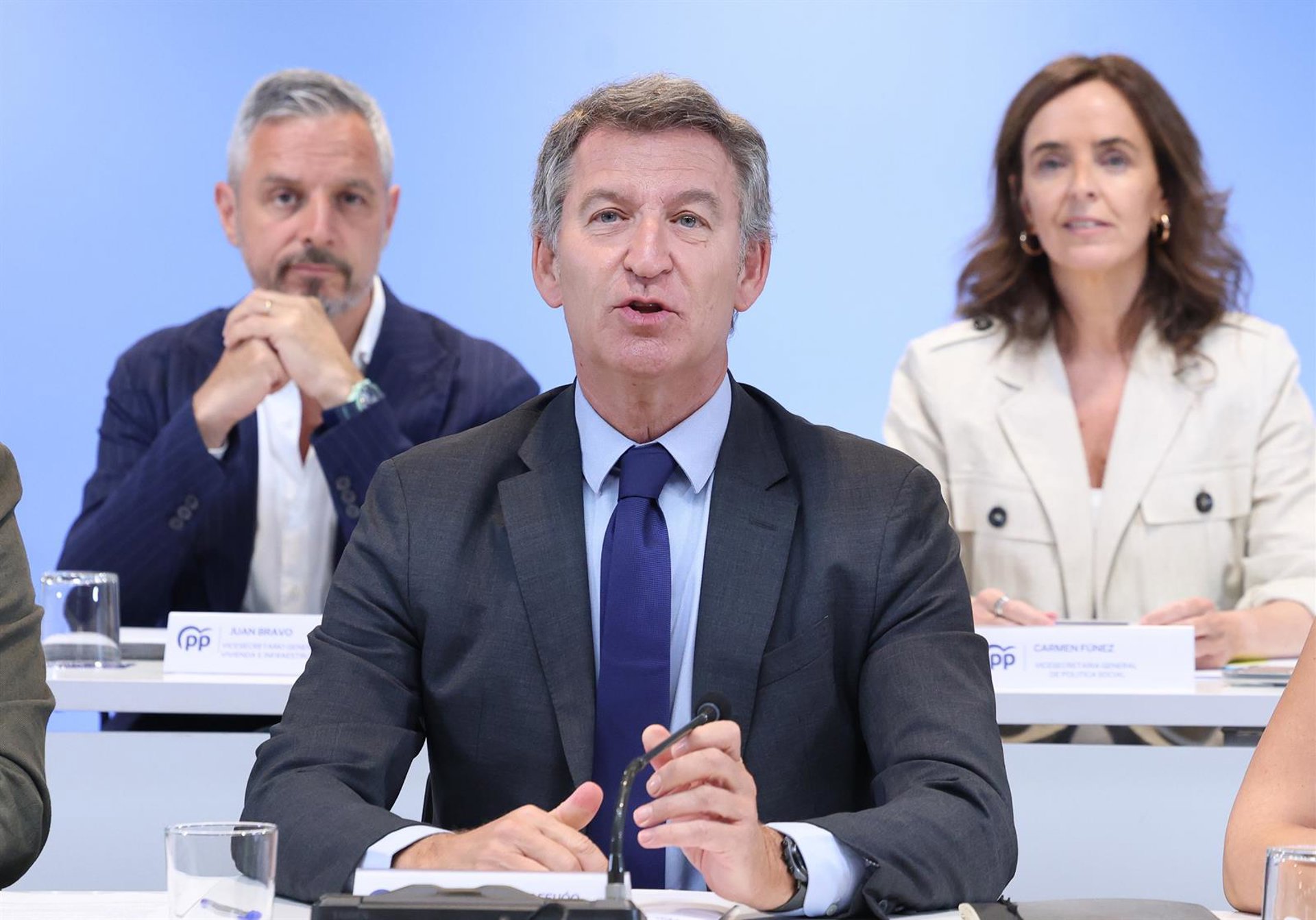 Feijóo critica el «bienio amargo» de Sánchez: «A este Gobierno le sobra legislatura y a España le sobra este Gobierno»