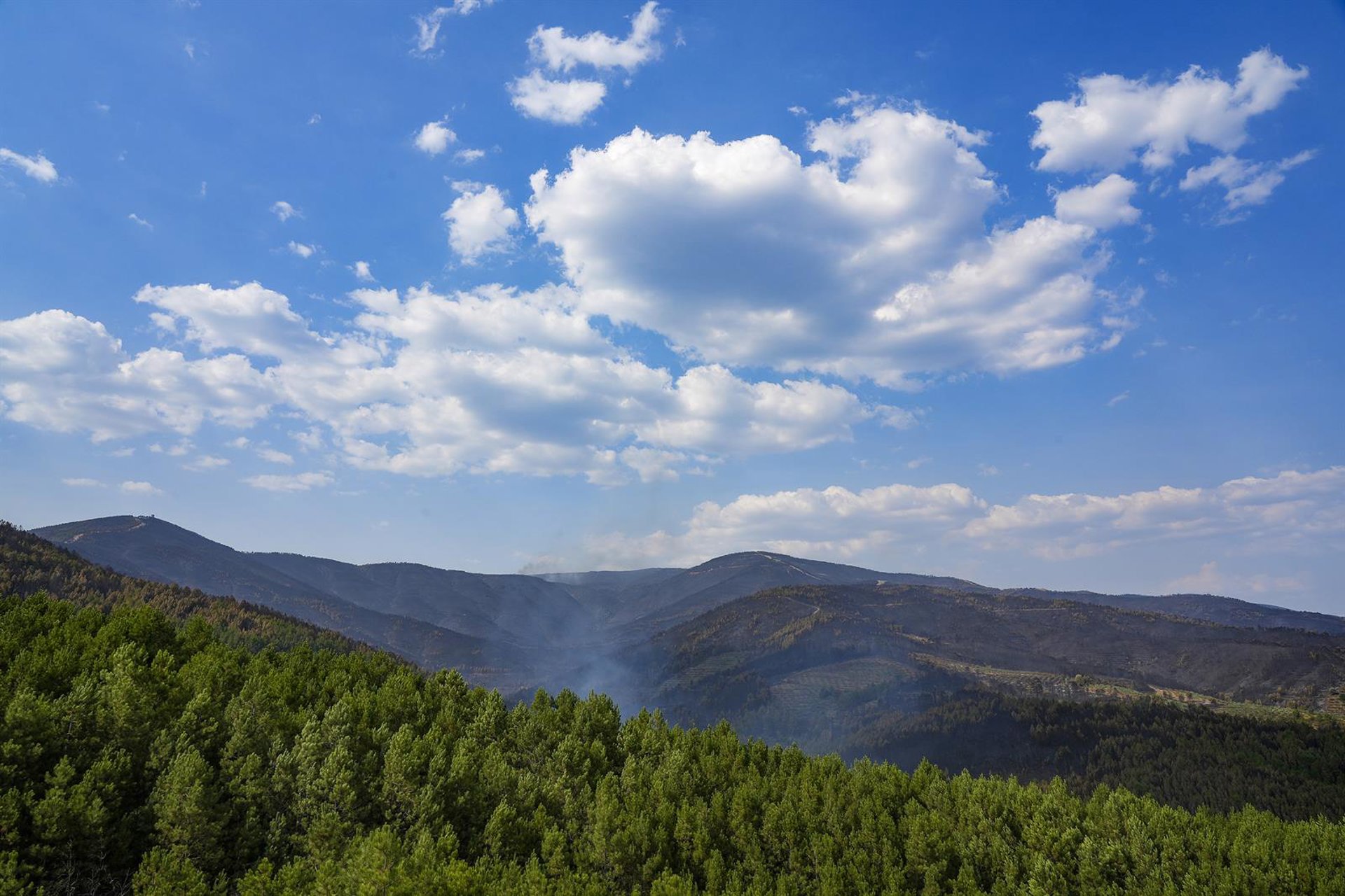 Estabilizado al 100% el incendio en Las Hurdes, aunque se mantiene evacuada la alquería de Avellanar