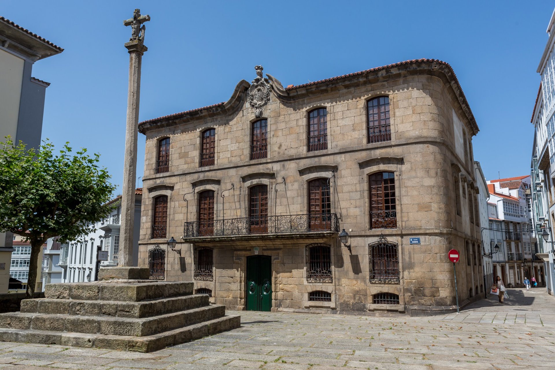Los Franco abren por primera vez al público la Casa Cornide de A Coruña, declarada BIC