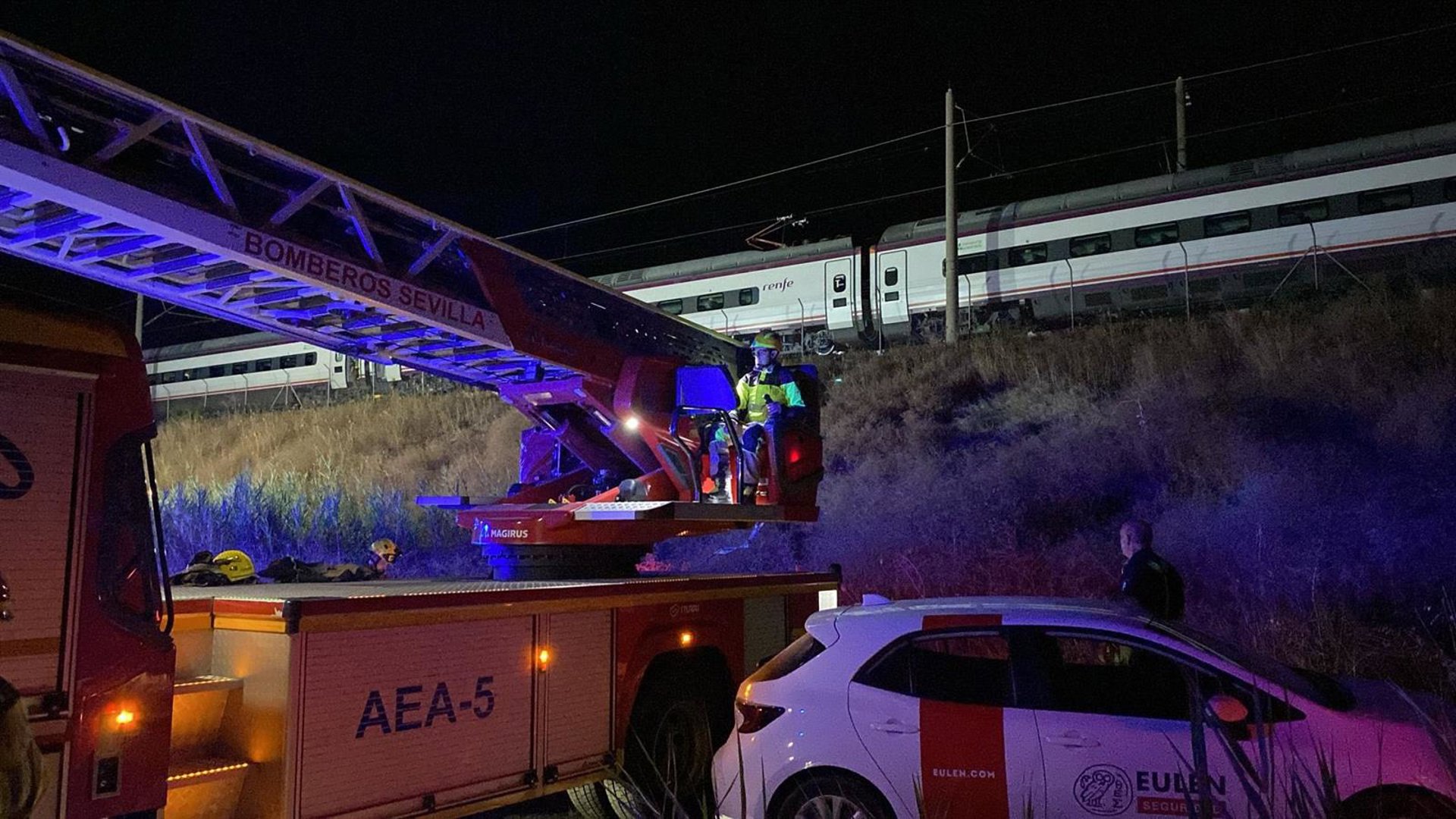 Los trenes AVE circulan ya con «normalidad» tras la evacuación de 2.200 pasajeros por avería en nueve trenes