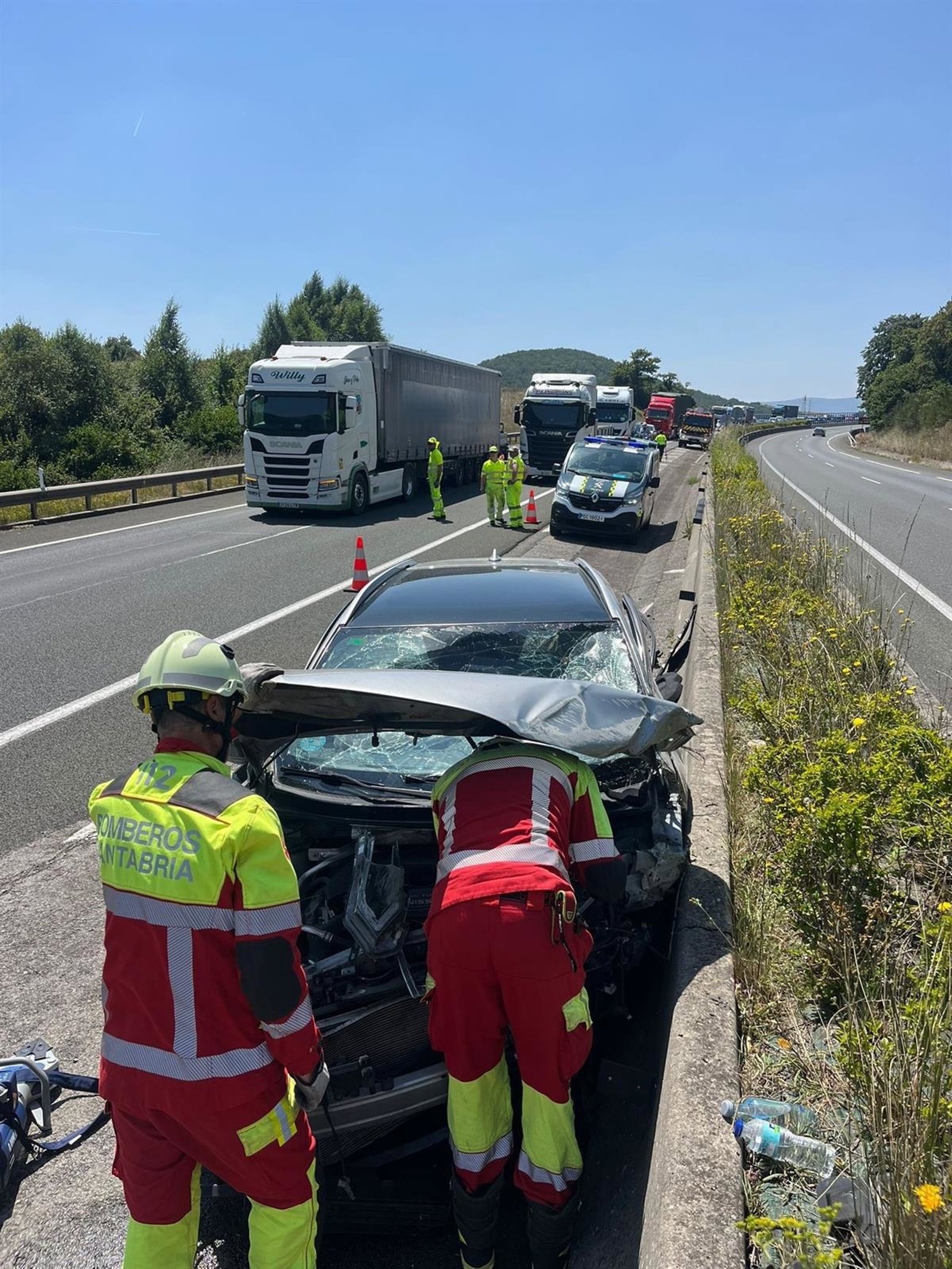 Dos heridos en el choque de un coche y un camión en la A-67, a la altura de Lantueno