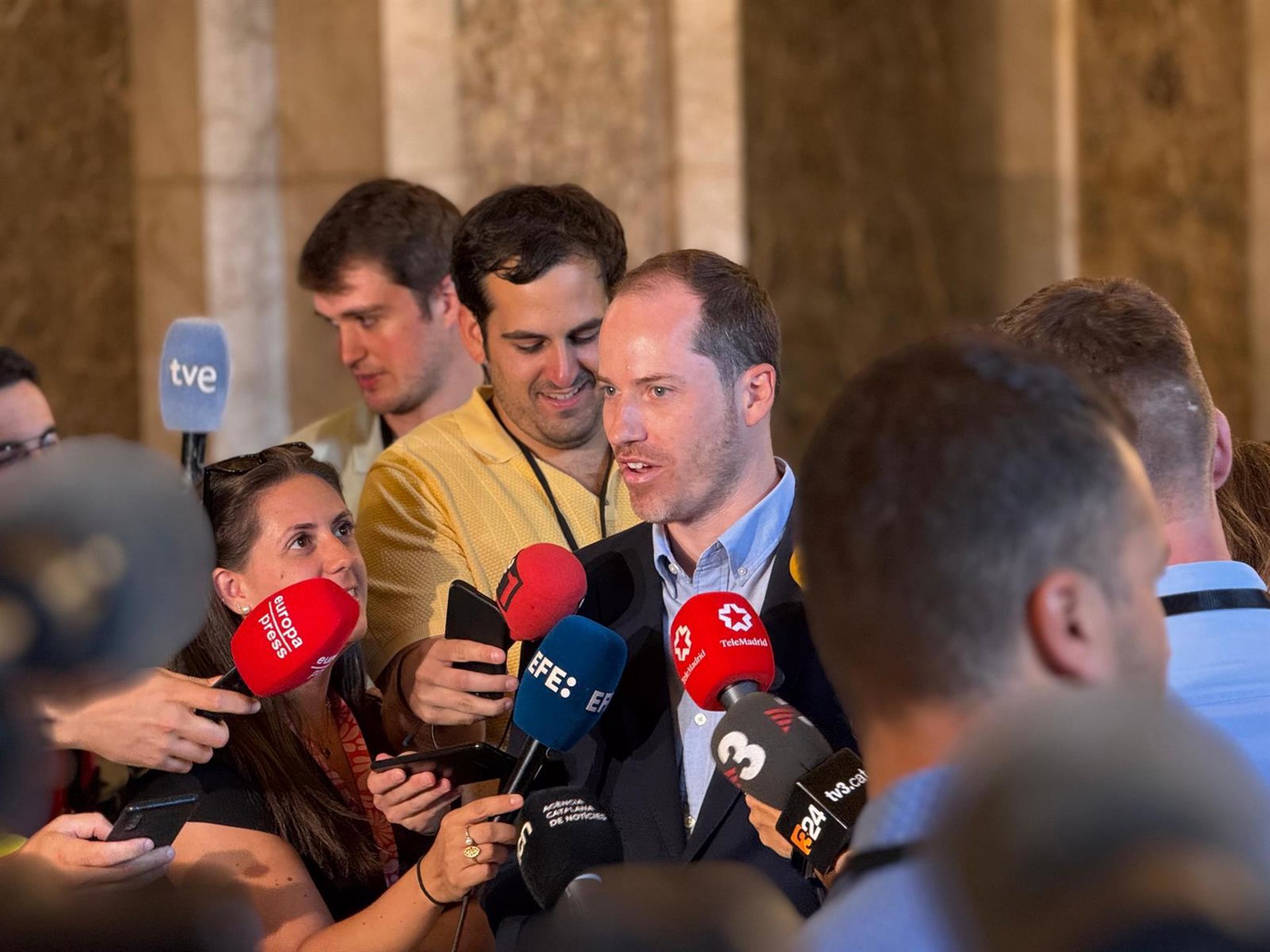 Juan Fernández (PP) expresa su «respeto total» a la decisión del PP en Jumilla (Murcia)