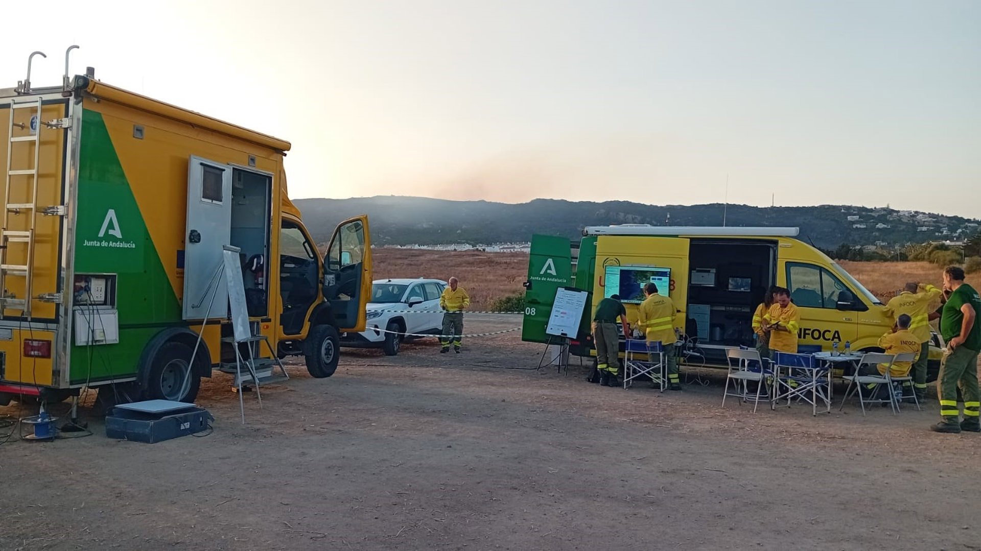 Cuatro medios aéreos se incorporan a la zona del incendio de Tarifa, en situación operativa 1