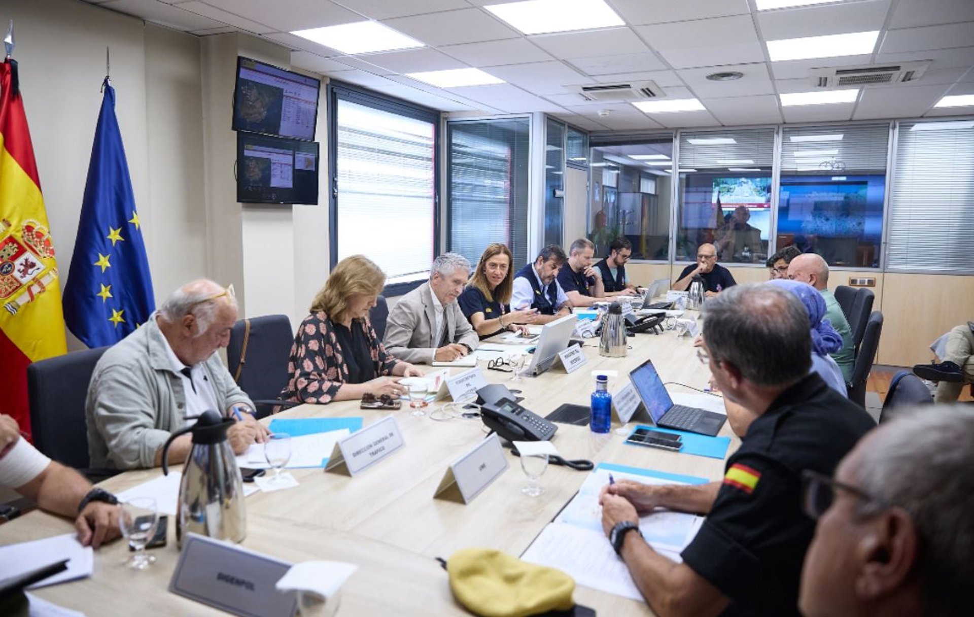 Interior evalúa la coordinación y evolución de los incendios en una reunión presidida por Marlaska
