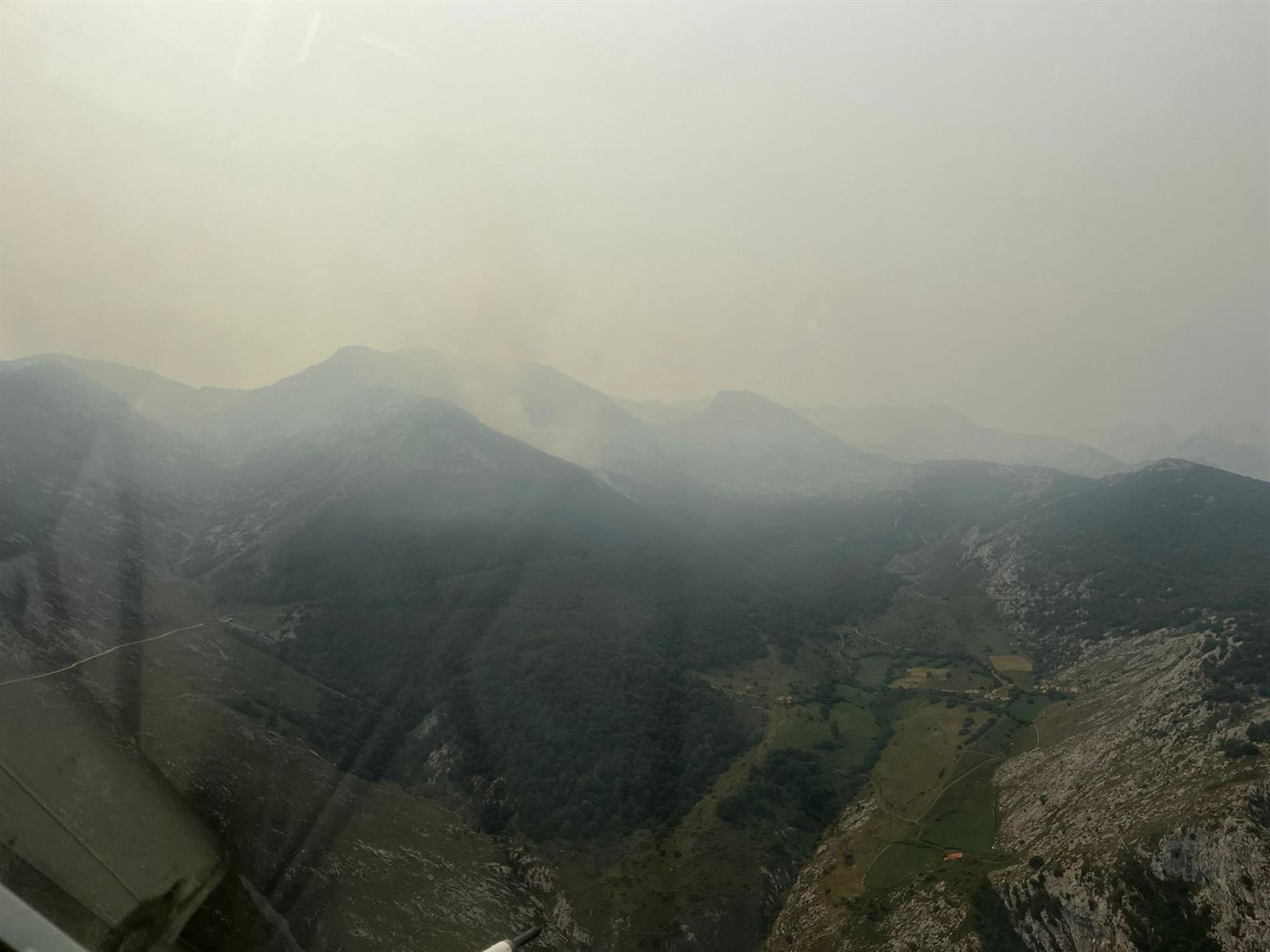 Cantabria registra un incendio forestal controlado en Luena y un conato en Castañeda