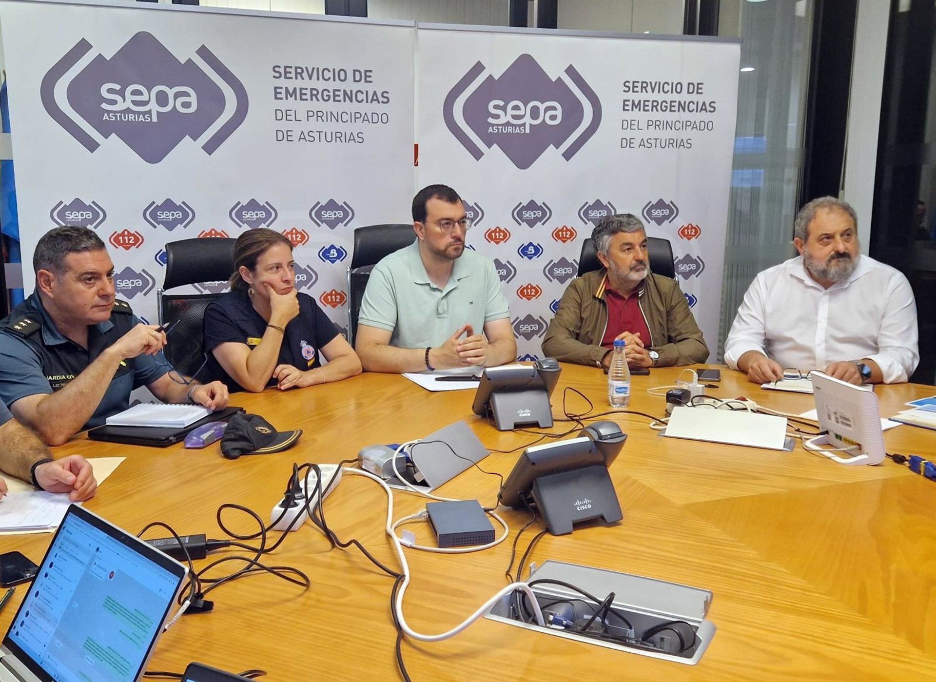 Sucesos:- Barbón dice que la climatología abre hoy «una ventana de oportunidad» para poder controlar los incendios