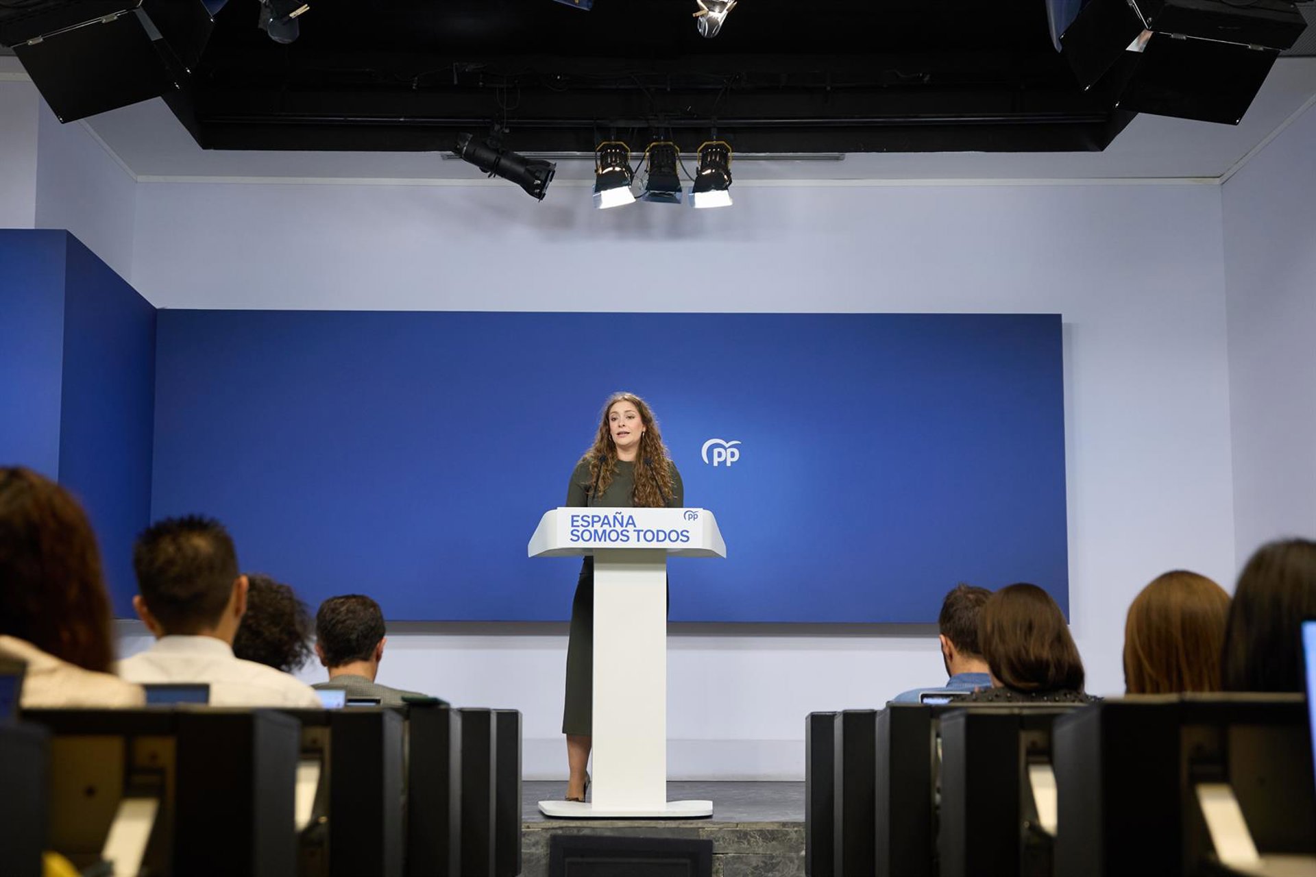 El PP ve una «cortina de humo» el pacto de Estado de Sánchez y reclama ayuda logística de militares en los incendios