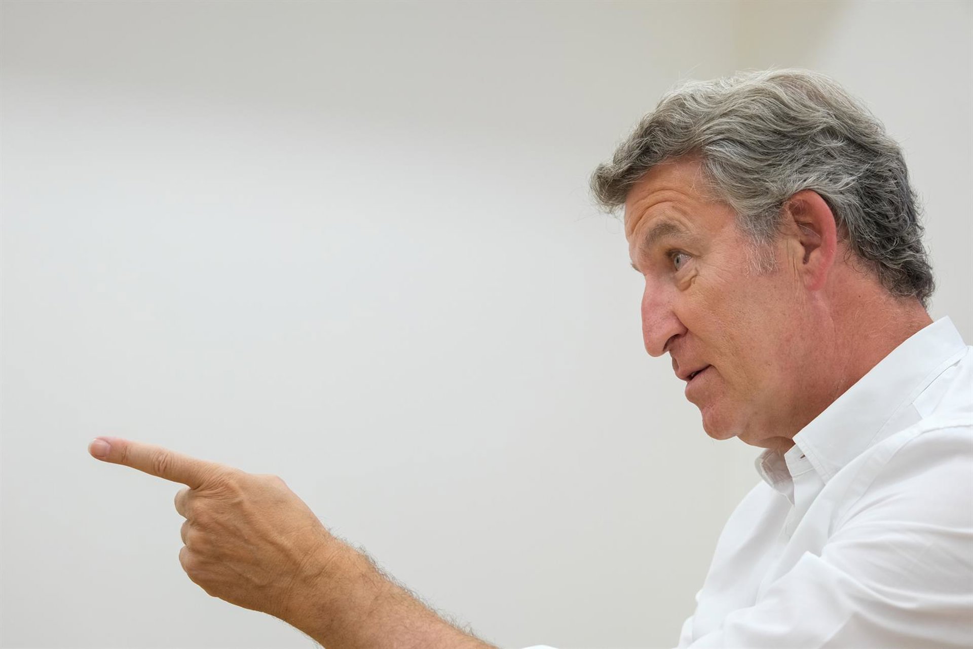 Feijóo acusa a Sánchez de «improvisar» ante los incendios y «escatimar» medios a las comunidades