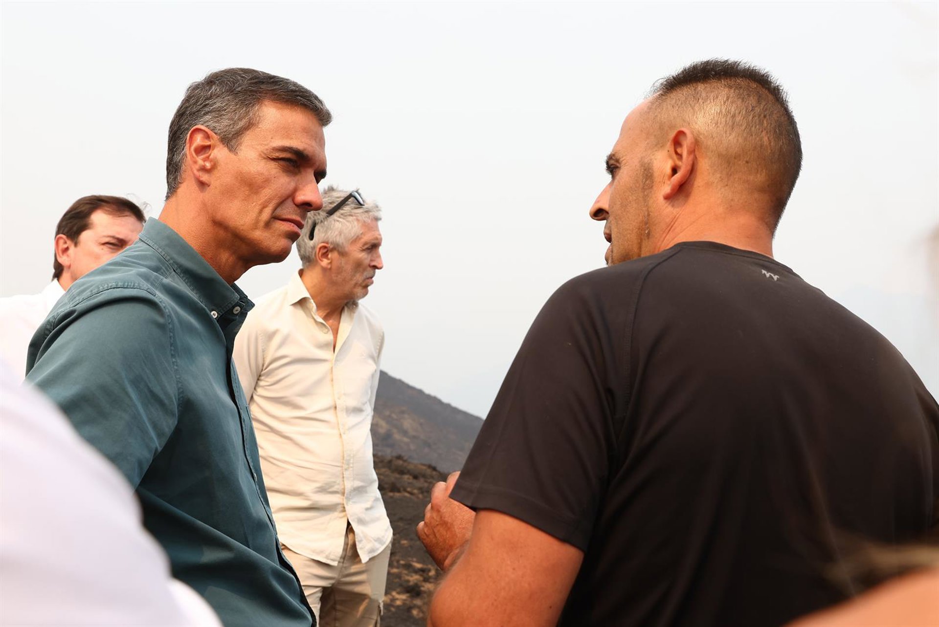 Sánchez anuncia que el martes se reconocerá la emergencia en zonas con incendios y promete ayudas para la reconstrucción