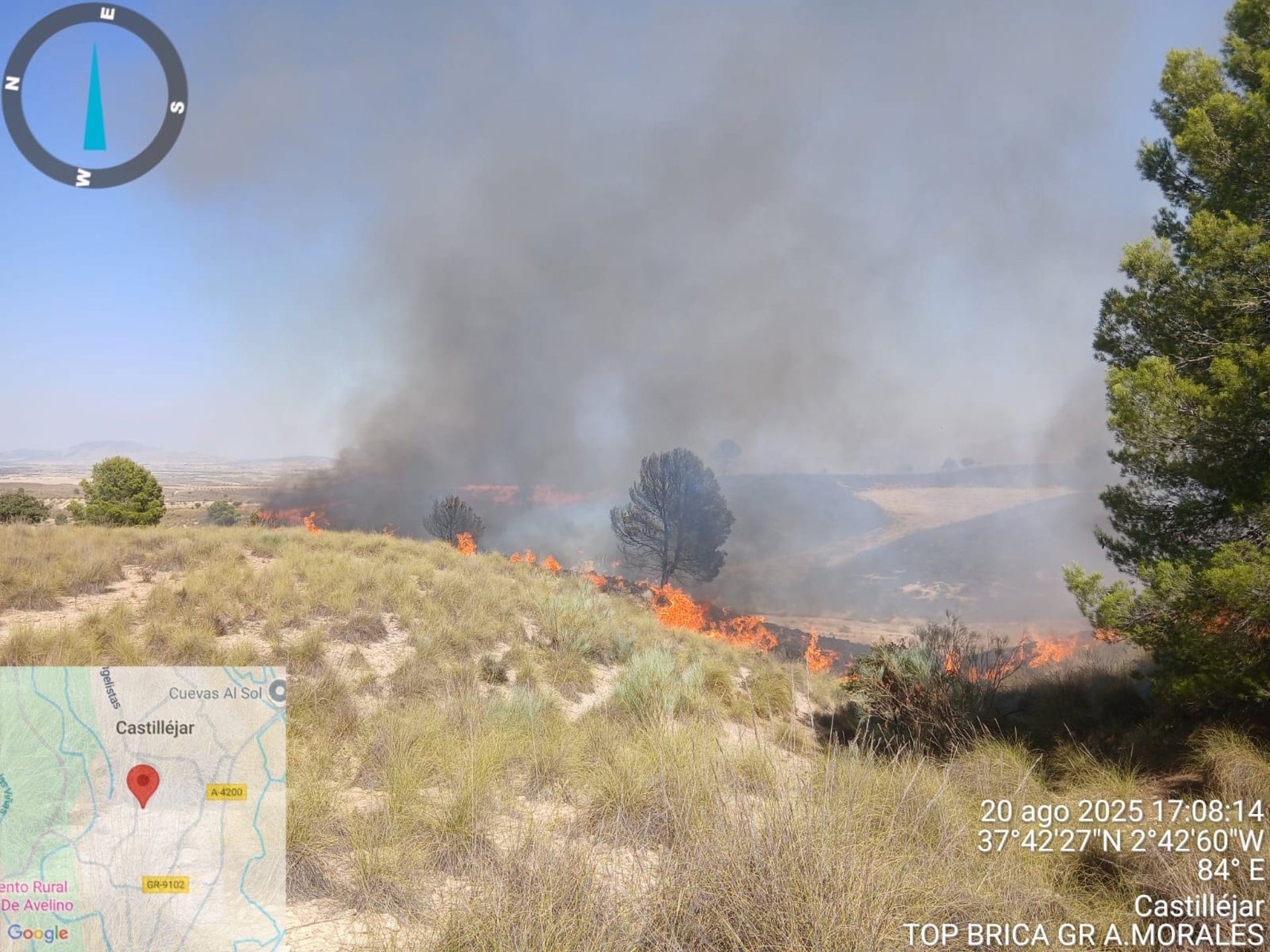 El Infoca da por estabilizado el incendio declarado en Benamaurel y trabaja para su control