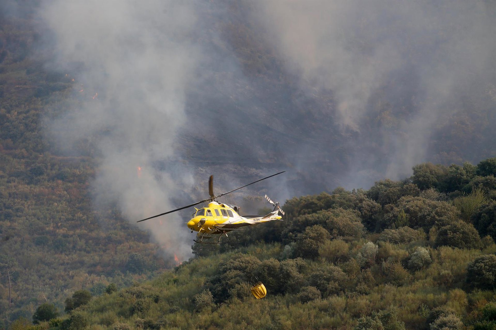 Técnicos de Bombers se trasladan a Larouco (Ourense) para coordinar operaciones aéreas del incendio