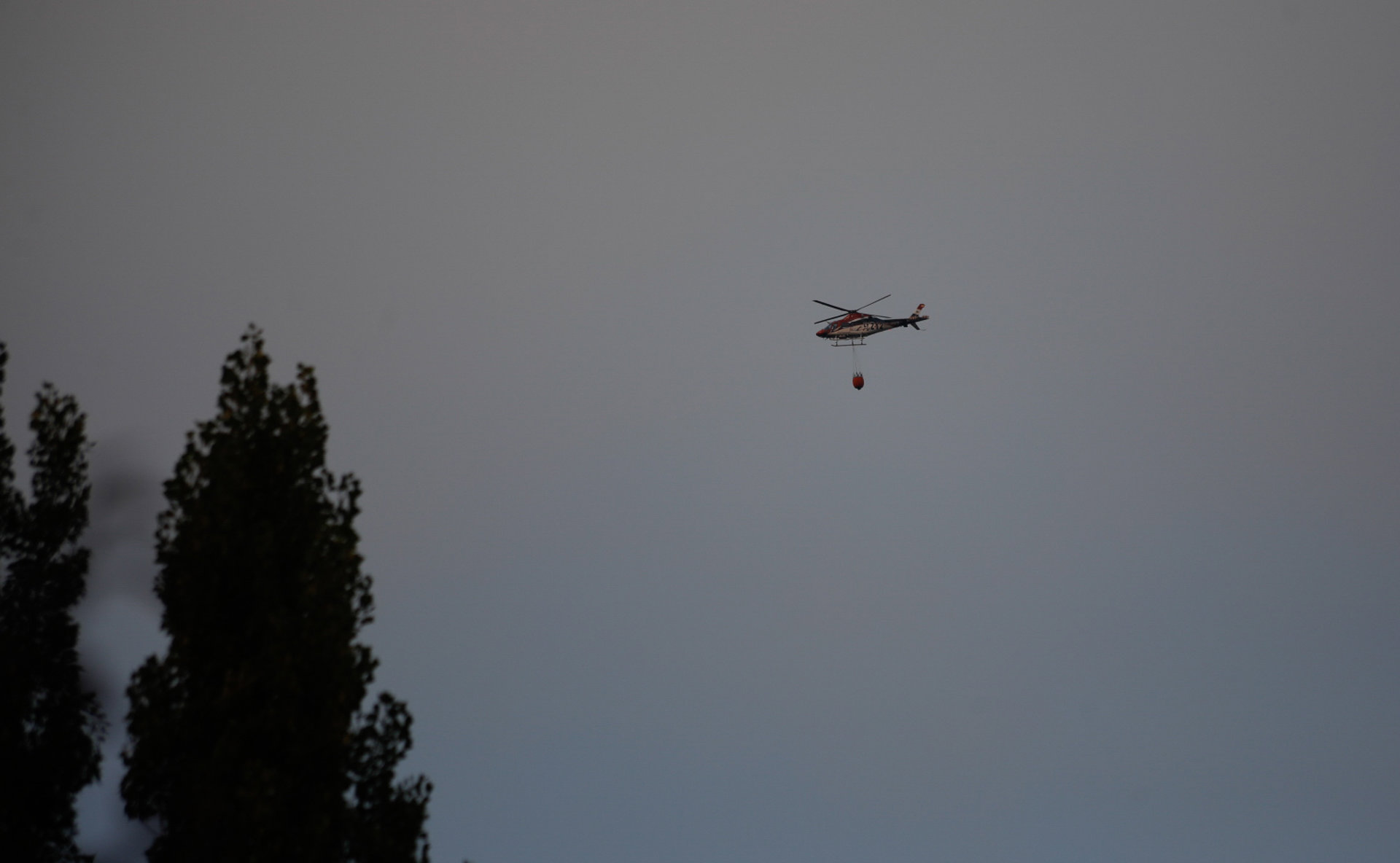 Situación «favorable» del incendio de Porto (Zamora) que centra las intervenciones de los medios en La Baña