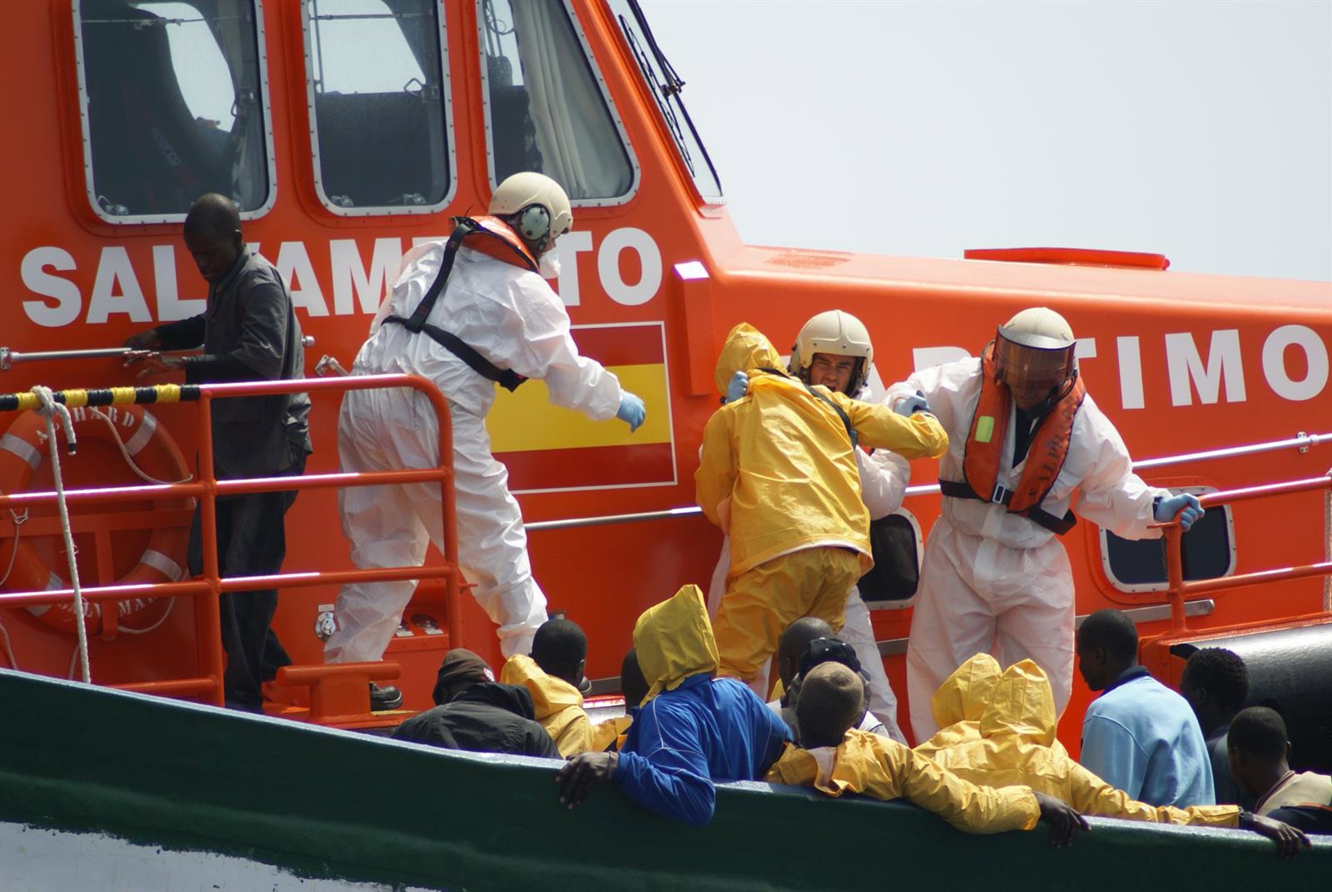 Siete menores migrantes solicitantes de asilo viajan este domingo a la Península en el cuarto traslado desde Canarias