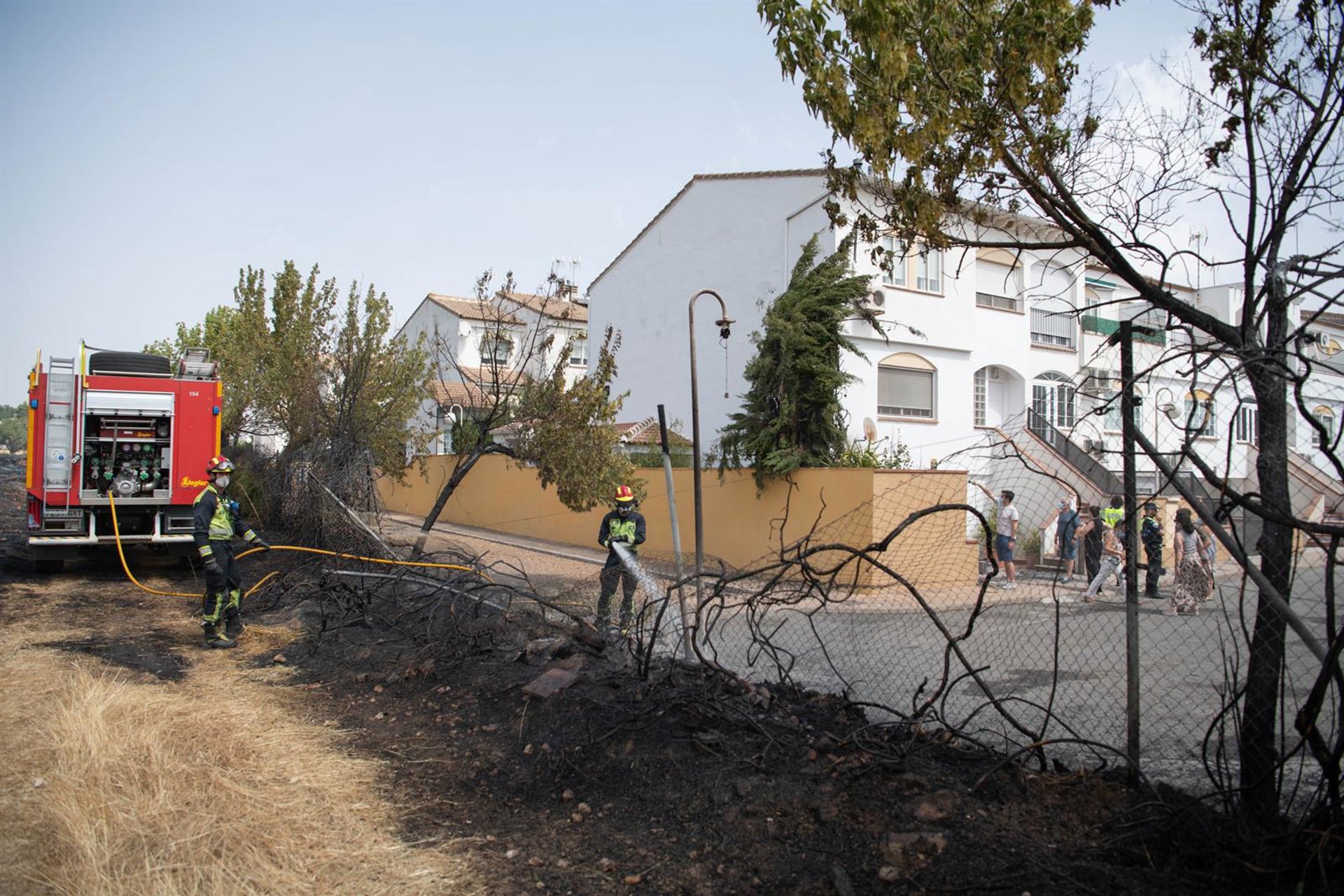 El incendio en las proximidades de Ciudad Real se da por controlado, aunque continúan las labores de refresco
