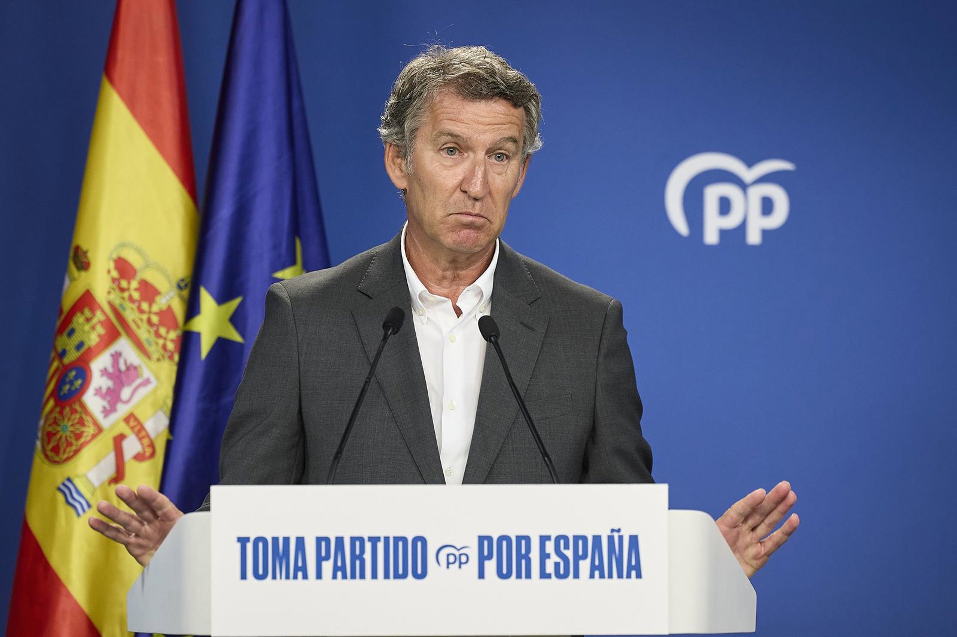 Feijóo reclama «una política exterior seria» y acusa al Gobierno de «conchabar con la dictadura» de Venezuela