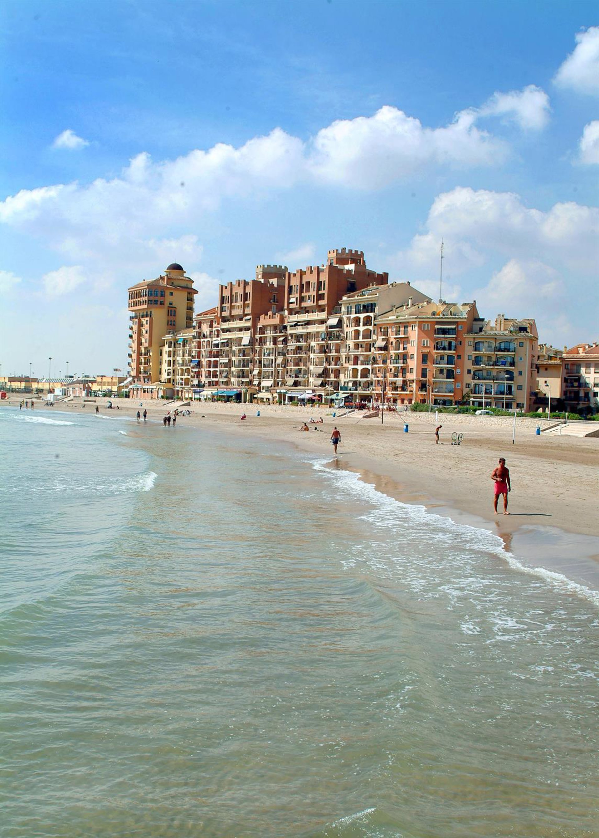 Muere un hombre ahogado en la playa de Port Saplaya
