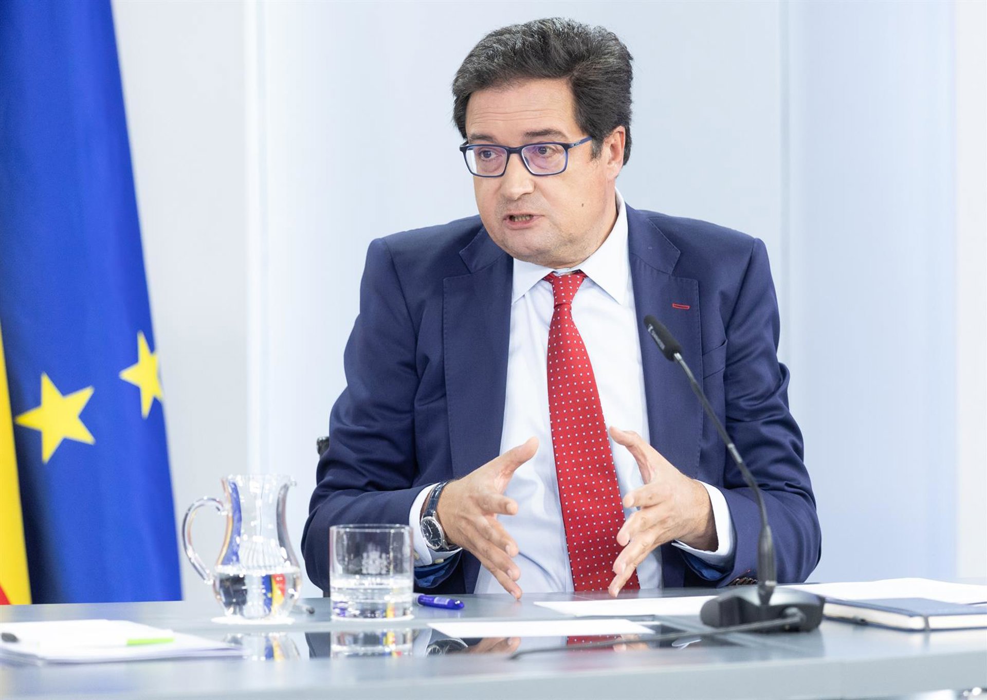 El Gobierno se abre a revisar la cooperación contra incendios, pero cree que Feijóo ordenó a sus barones «montar el lío»