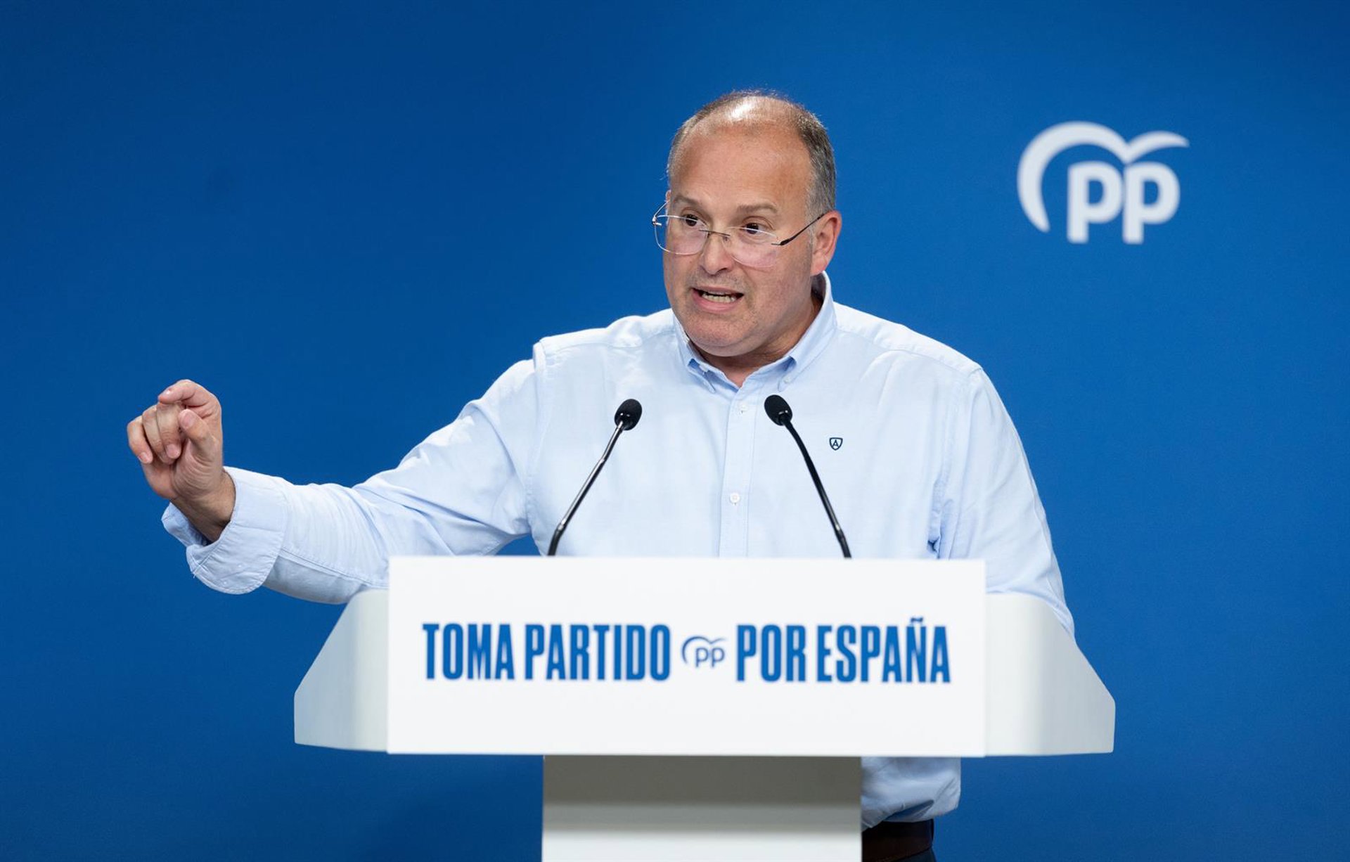 Tellado condena el ataque a la sede del PP de Huesca: «No impedirá que sigamos defendiendo nuestras ideas»