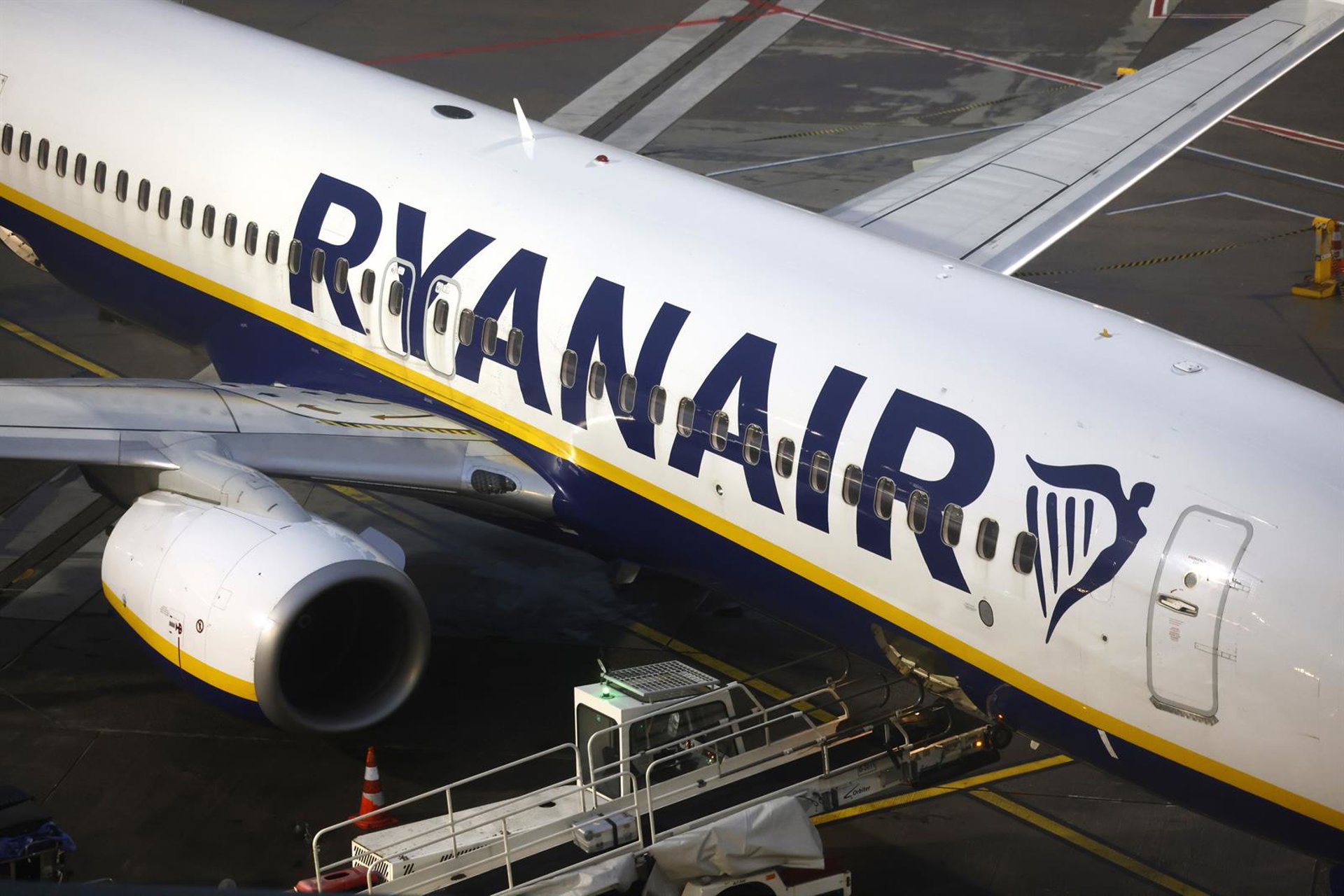 Podemos denuncia a Ryanair ante la CNMC por utilizar el recorte de plazas como «chantaje económico encubierto»