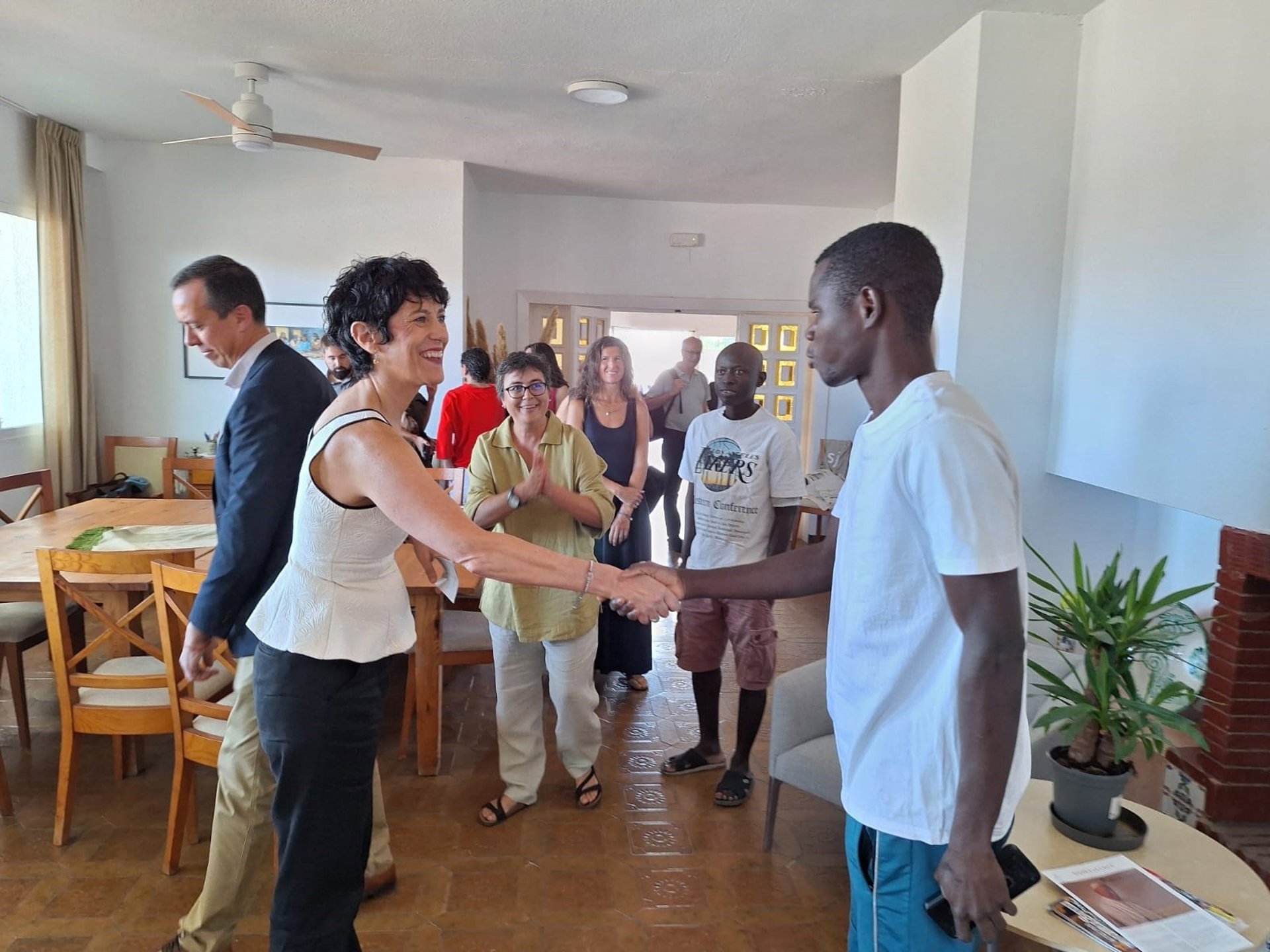 Elma Saiz traslada el compromiso de destinar a vivienda hasta 40 millones del Fondo de Impacto Social