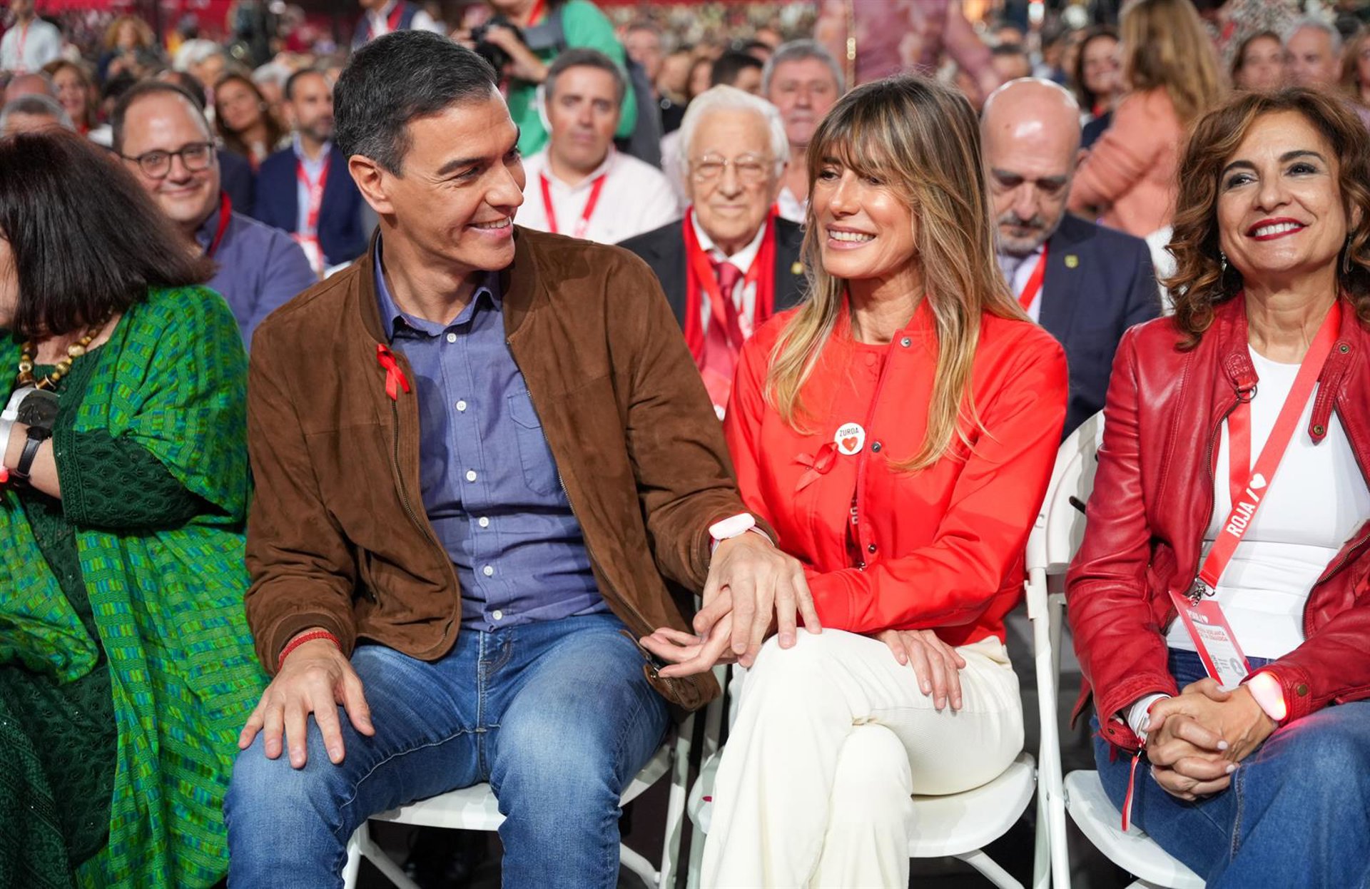 Sánchez asiste con Begoña Gómez a la ‘premier’ de la última película de Amenábar en los cines Callao (Madrid)