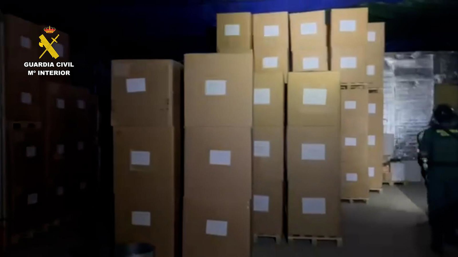 Siete detenidos con más de 10 millones de euros de tabaco ilegal y dos armas de fuego en La Rinconada