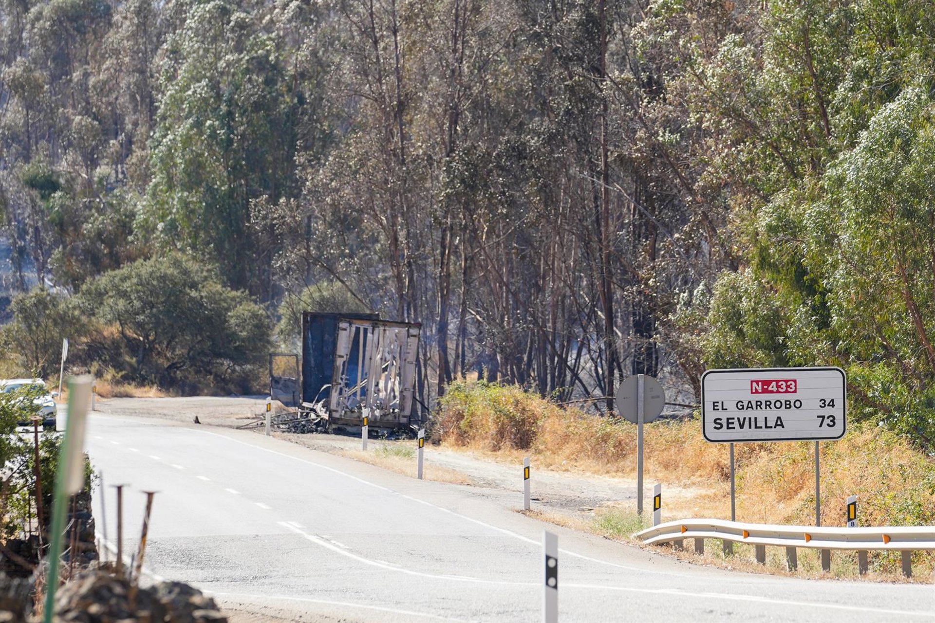 Estabilizado el incendio forestal de Higuera causado por un camión pero se mantiene el corte