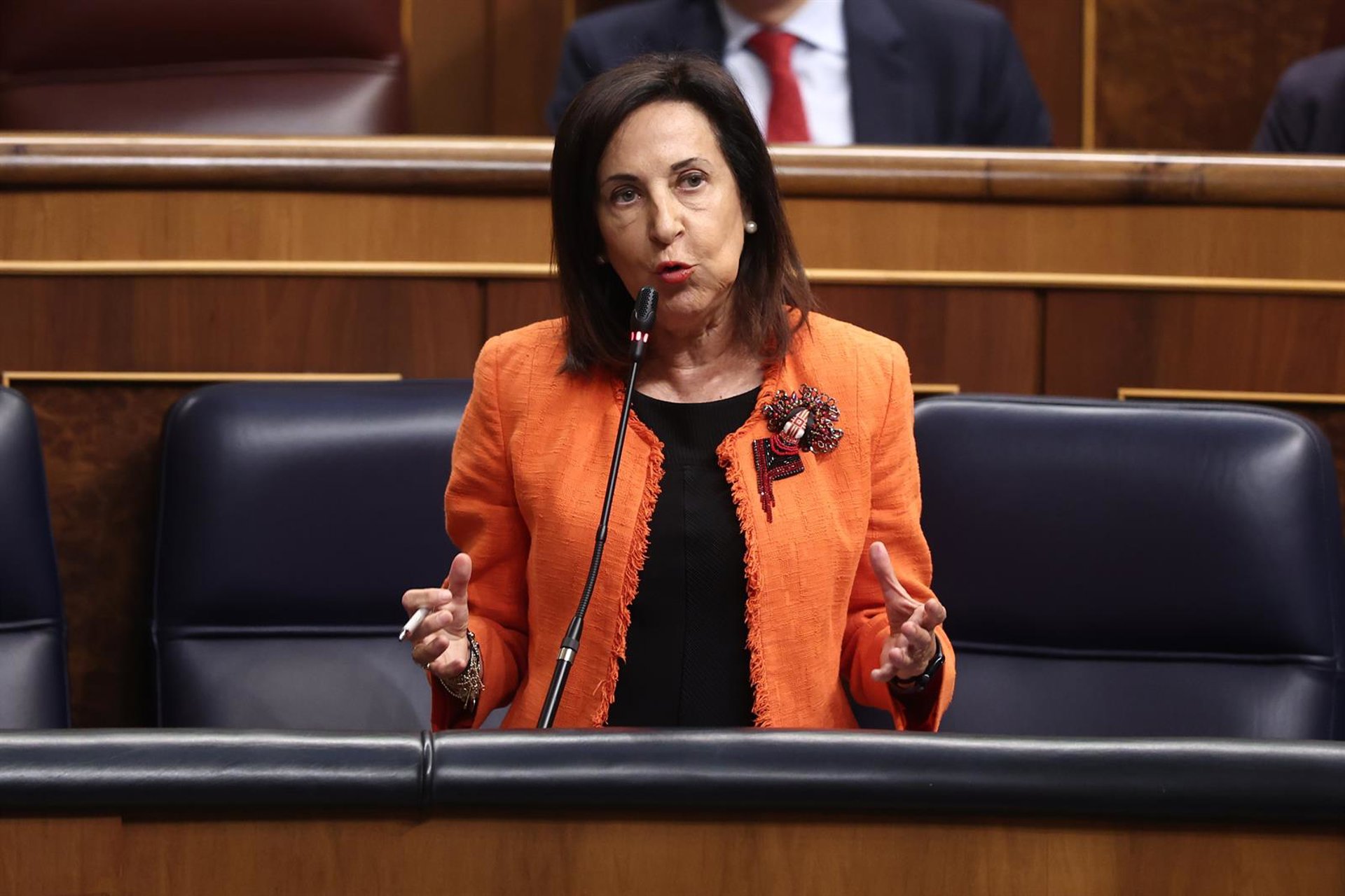 Robles niega que existan discrepancias entre ministerios sobre el decreto del embargo de armas a Israel