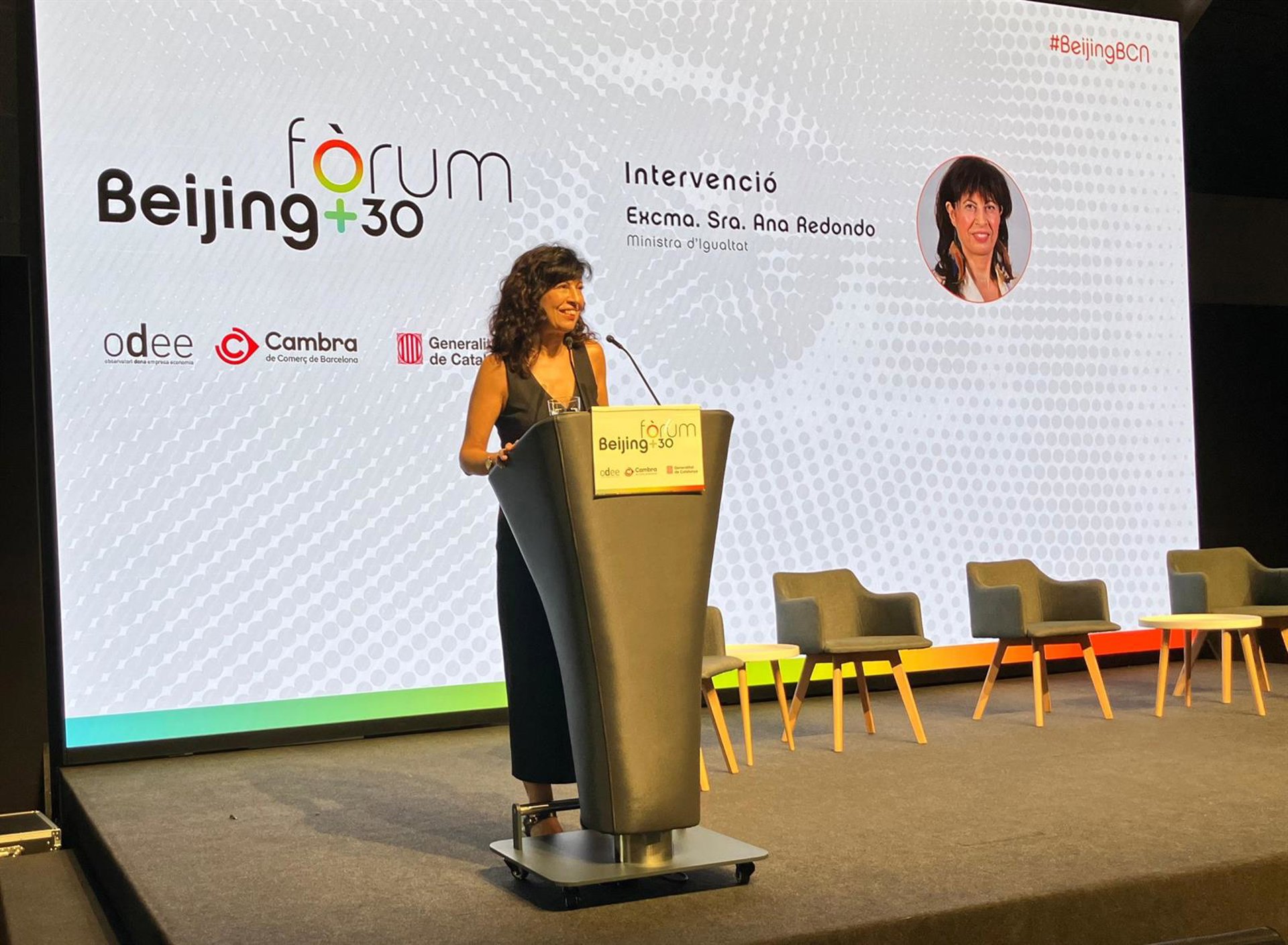 Redondo llama a crear una «alianza internacional feminista»