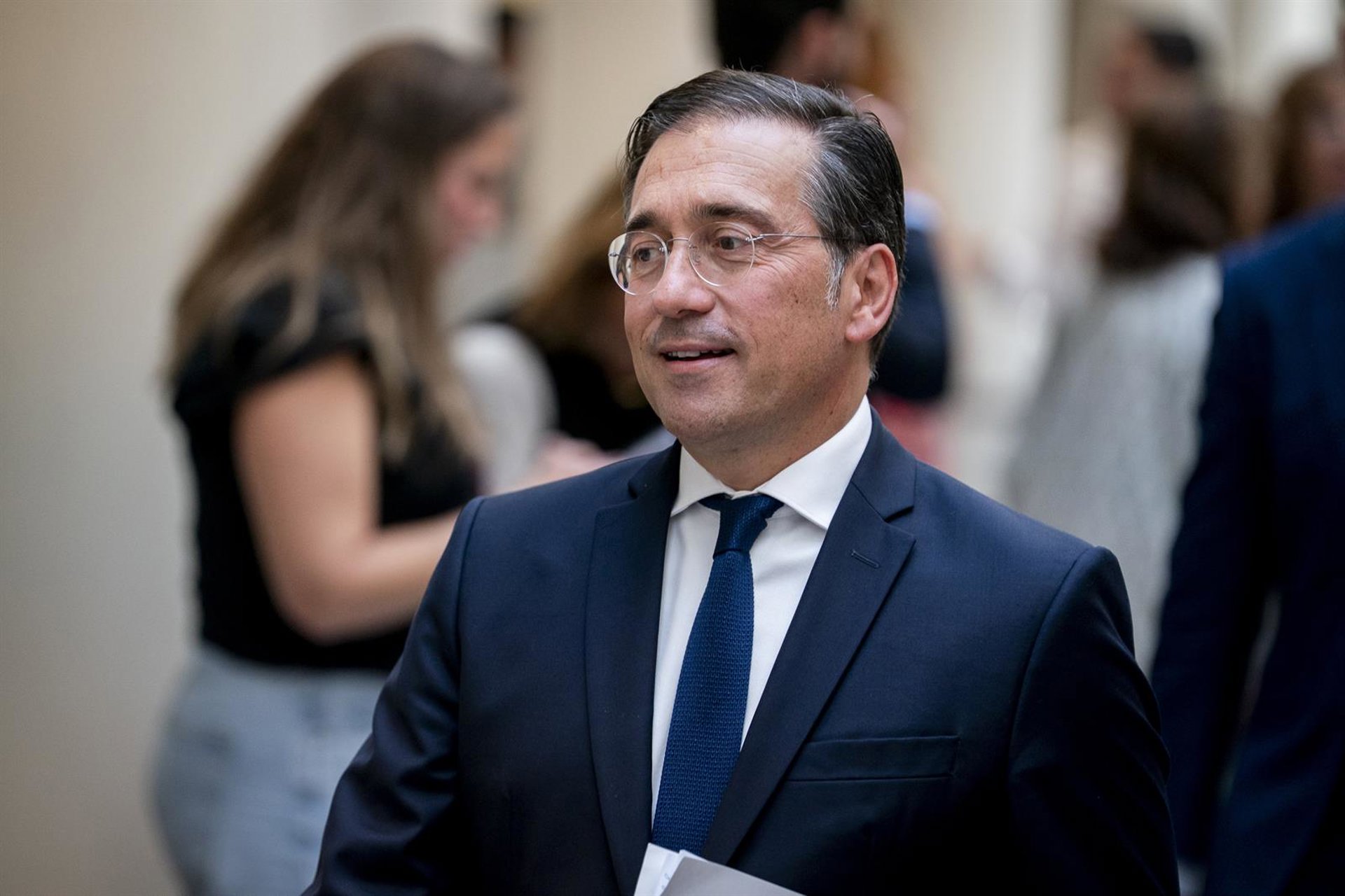 Albares apela a los socios a aprobar las sanciones propuestas por Bruselas: «No van contra la existencia de Israel»