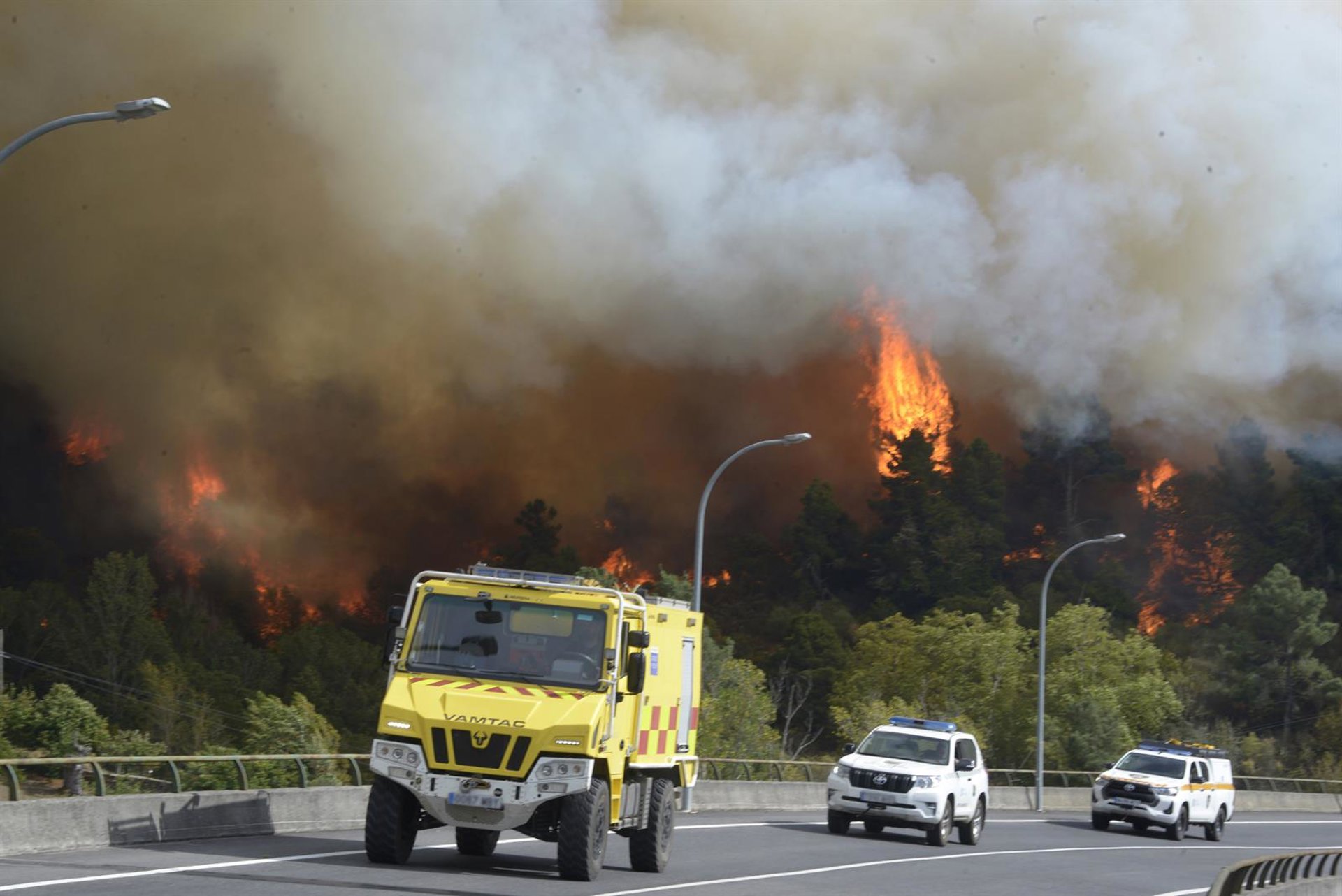 Estabilizado el incendio de O Bolo (Ourense), mientras el de Pantón (Lugo) arrasa 2.000 hectáreas
