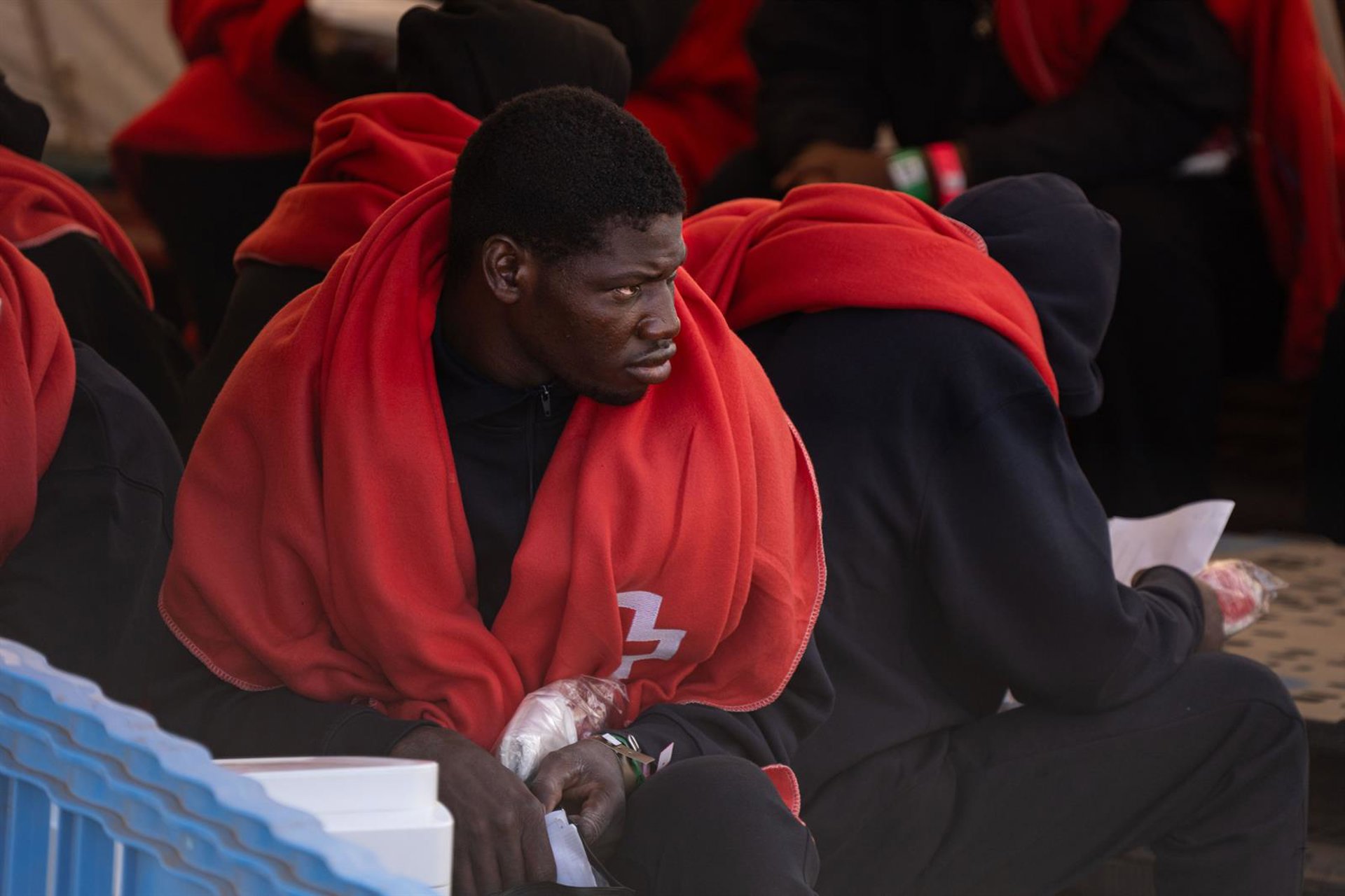 Rescatan una patera con 49 migrantes en aguas próximas a Lanzarote