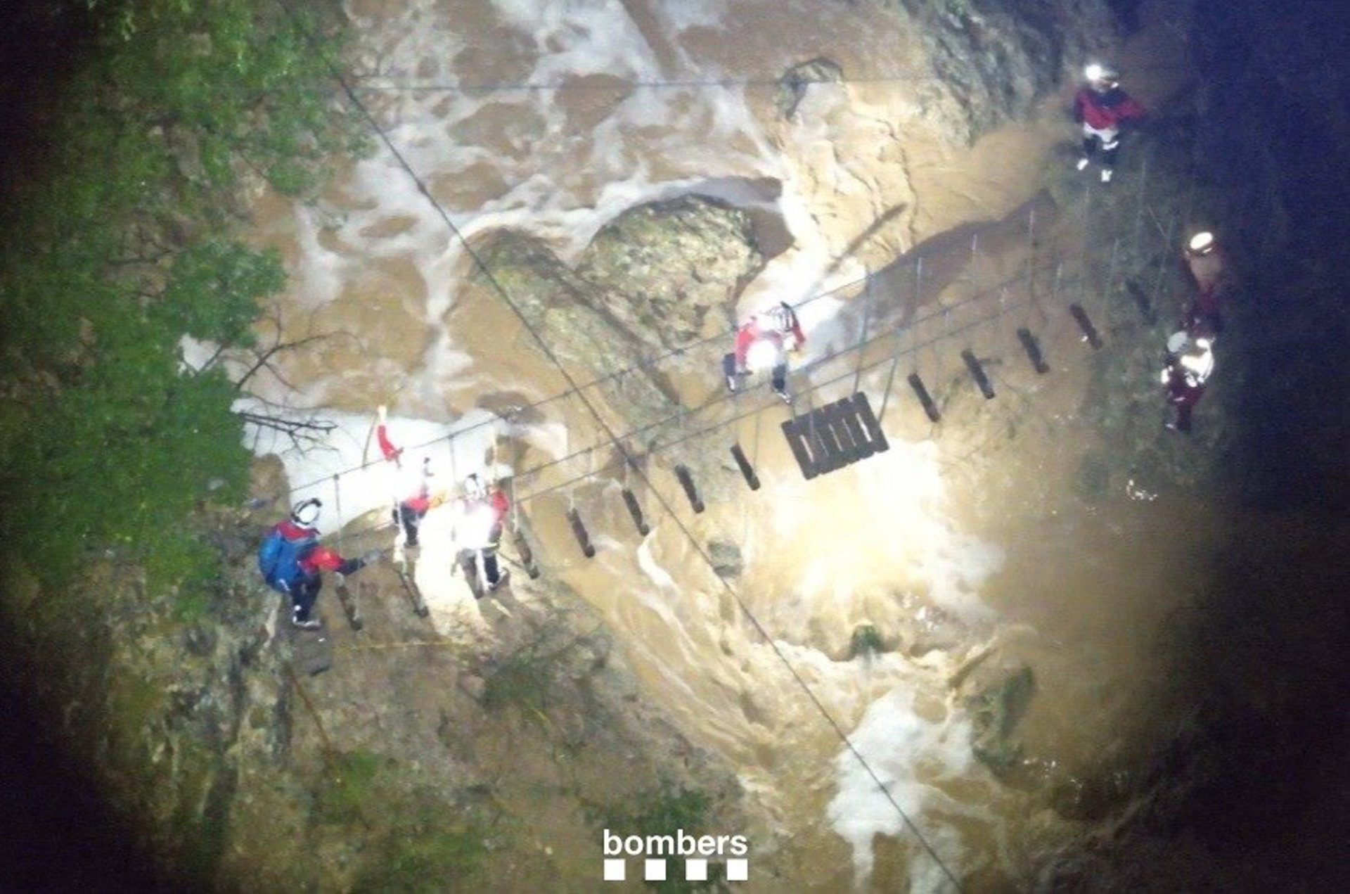 Bombers amplía el dispositivo para buscar al desaparecido en Sant Quintí de Mediona (Barcelona)