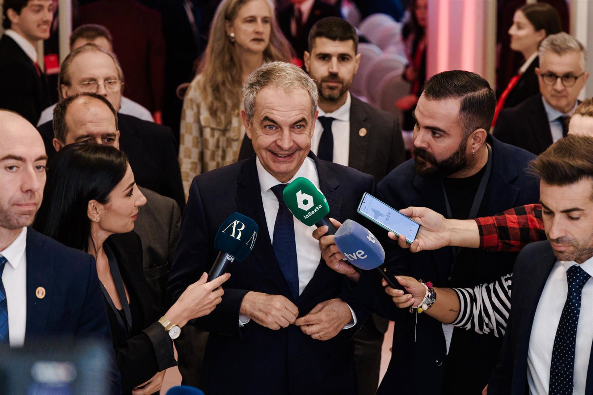 Zapatero ve «insólito» que un jurado pueda juzgar Begoña Gómez y afirma que «no hay nada, absolutamente nada» en el caso