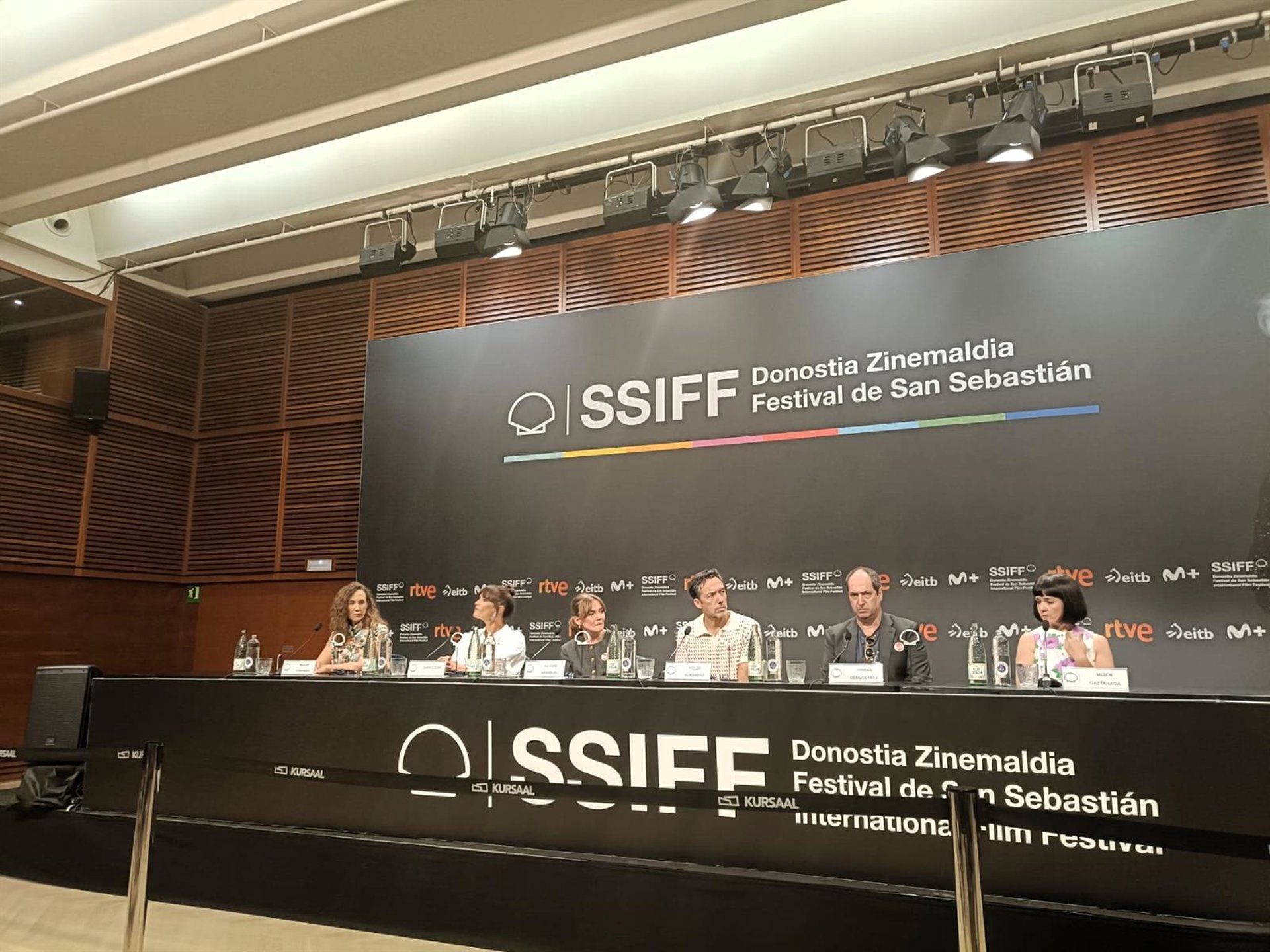 Almandoz afirma que el Festival es «un escaparate de primera» para una serie en euskera como ‘Zeru ahoak’