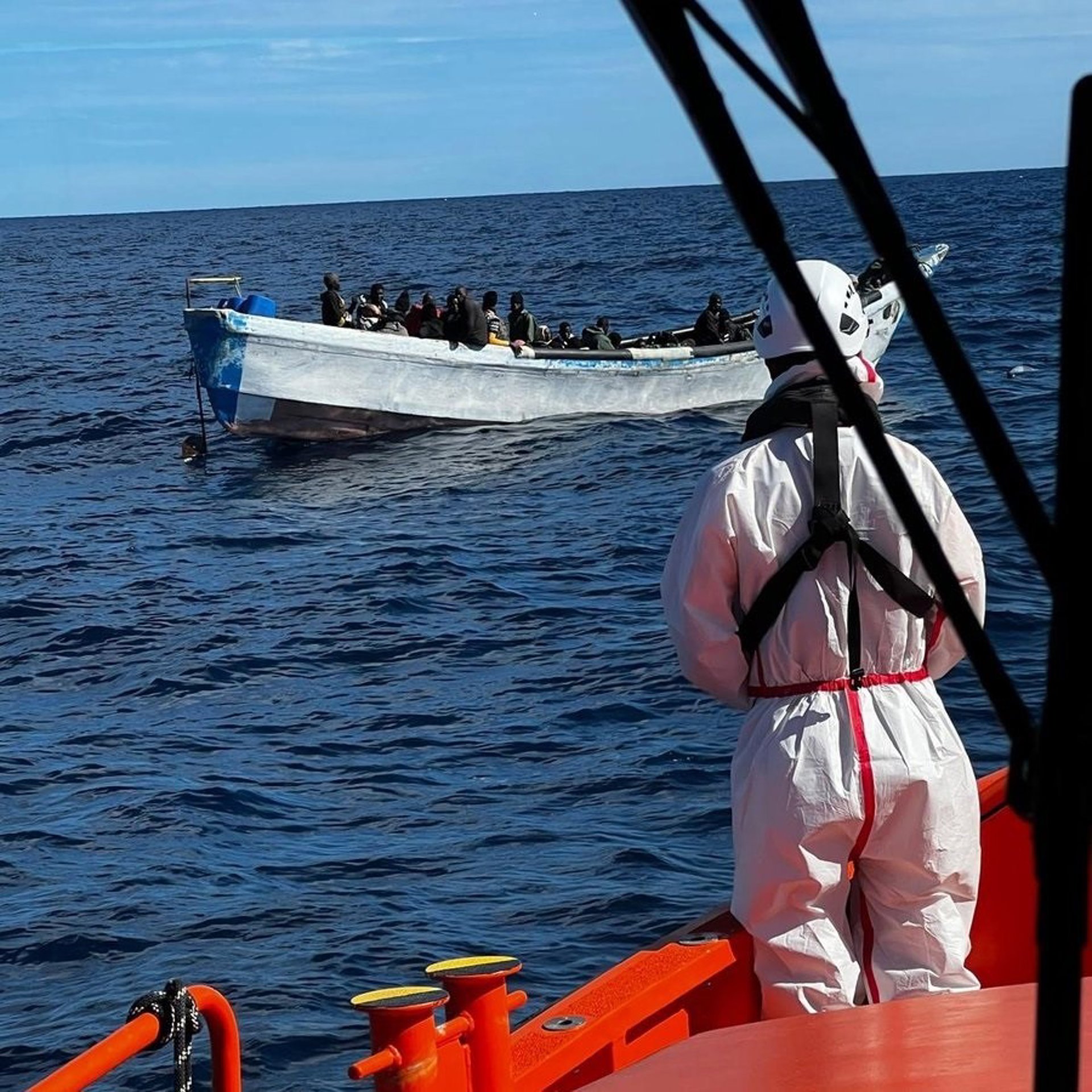Rescatan una patera con 27 migrantes a 4,8 kilómetros de Maspalomas (Gran Canaria)