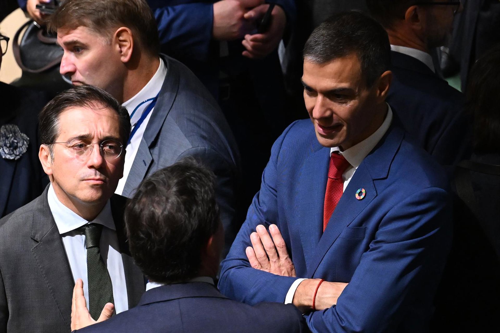 Los diplomáticos apelan a Sánchez para que se cambie su reglamento «franquista» ante la inacción de Albares