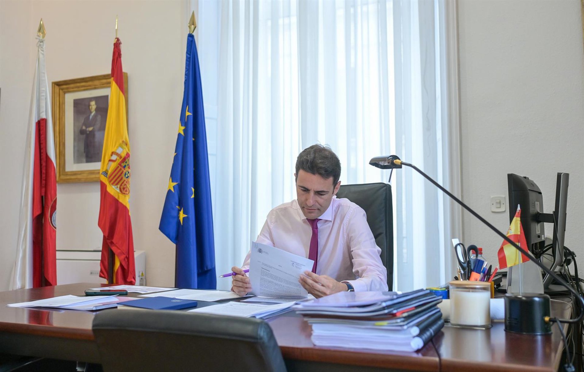 Casares reconoce una incidencia en las pulseras antimaltrado en Cantabria, que «duró pocos días»