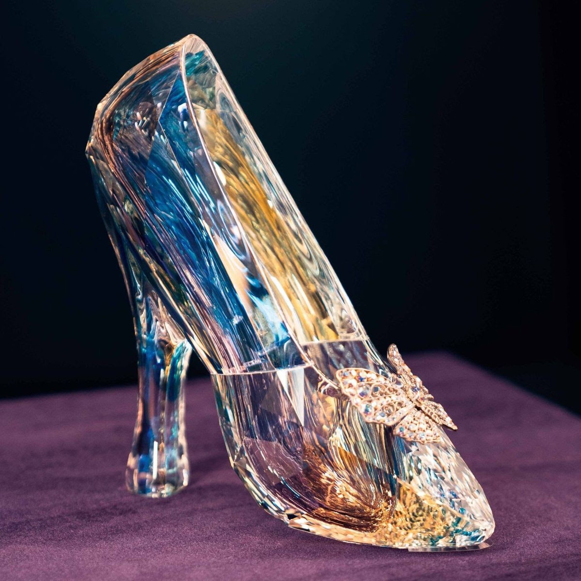 El zapato de cristal de Cenicienta y el casco de Iron Man llegan a Madrid en una exposición por el centenario de Disney