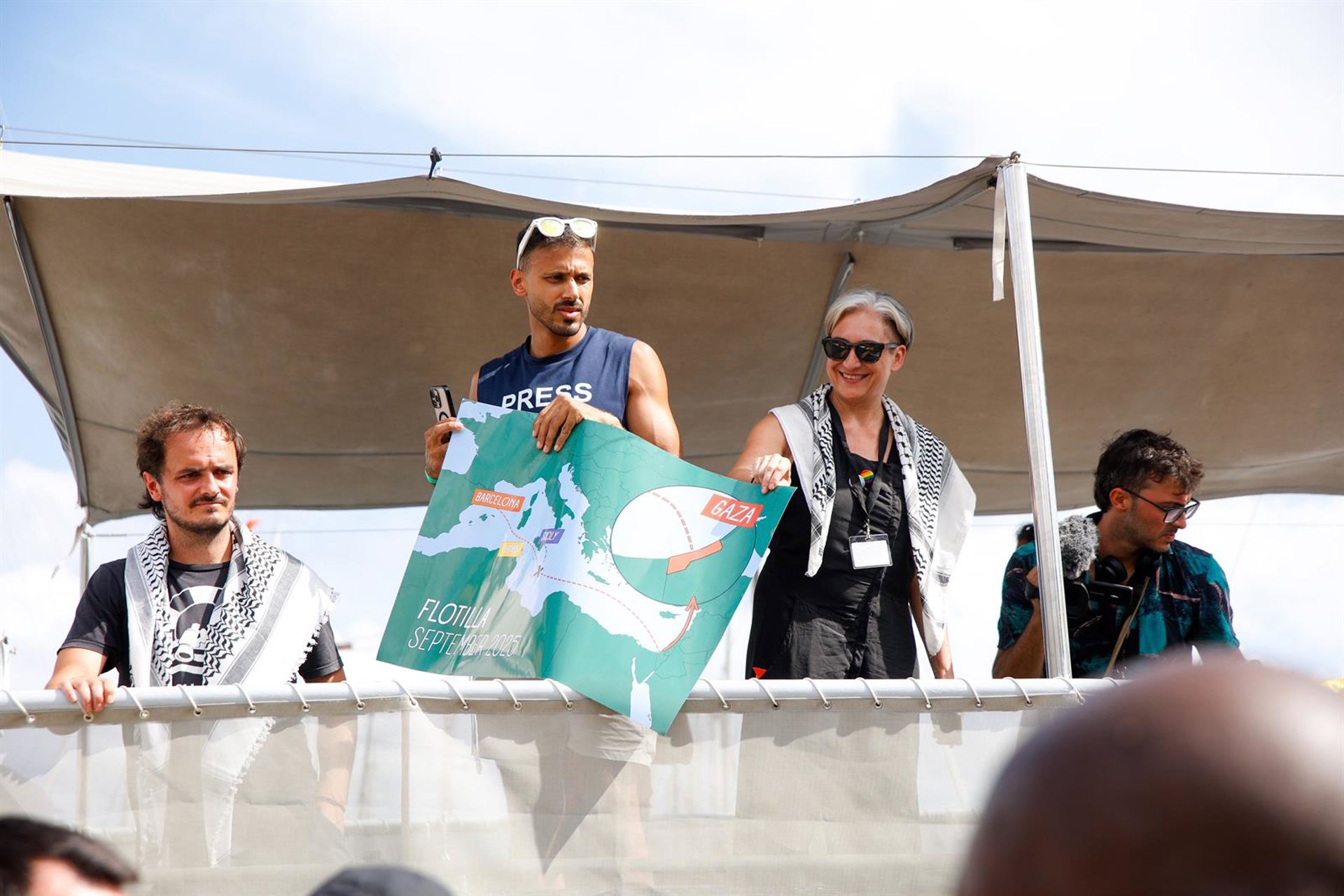 Colau, desde la Flotilla: «Las próximas horas serán realmente críticas»