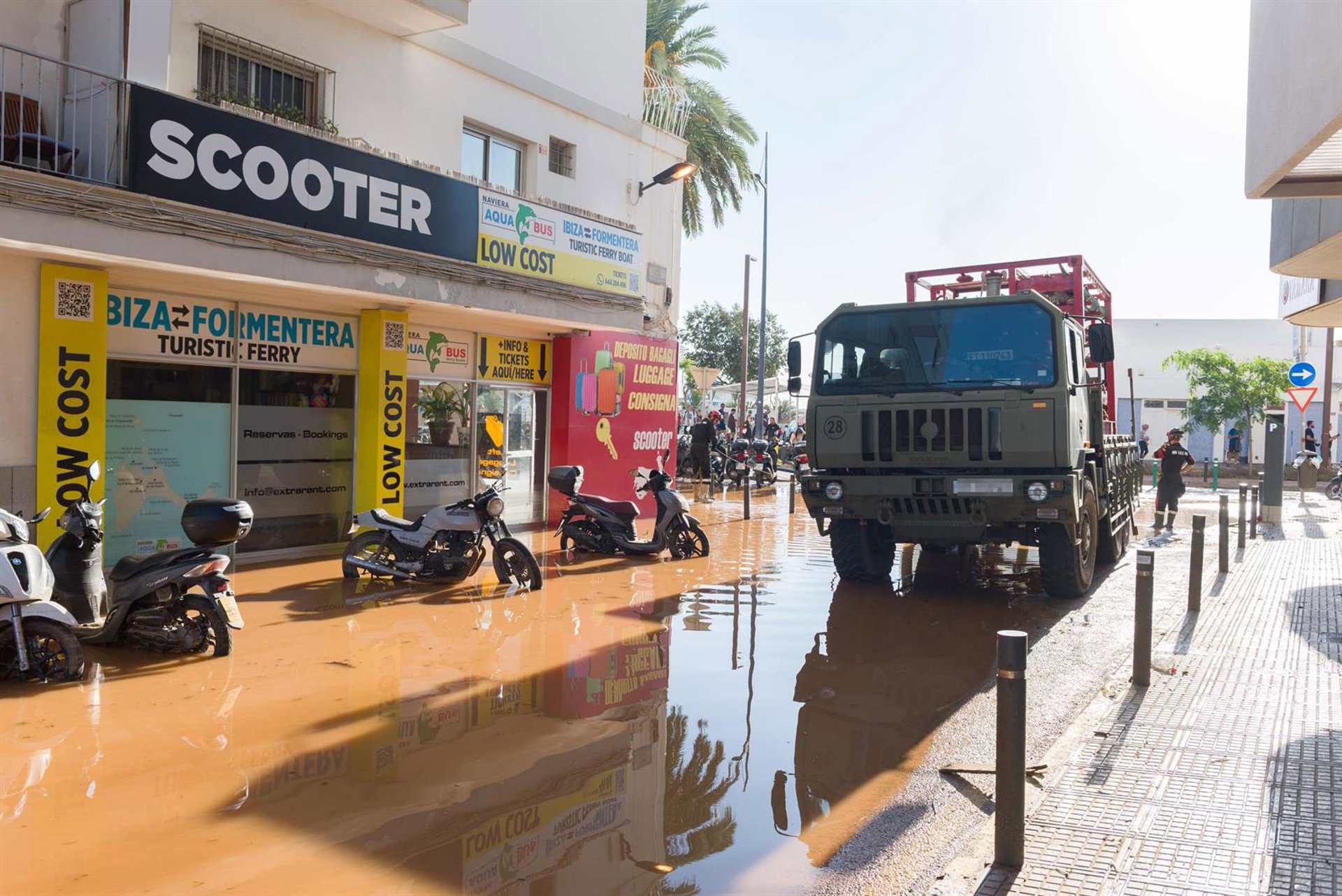 Los contingentes de emergencias trabajan ya en zonas de Ibiza afectadas por las inundacionesIBIZA, 1 (EUROPA PRESS)Lo