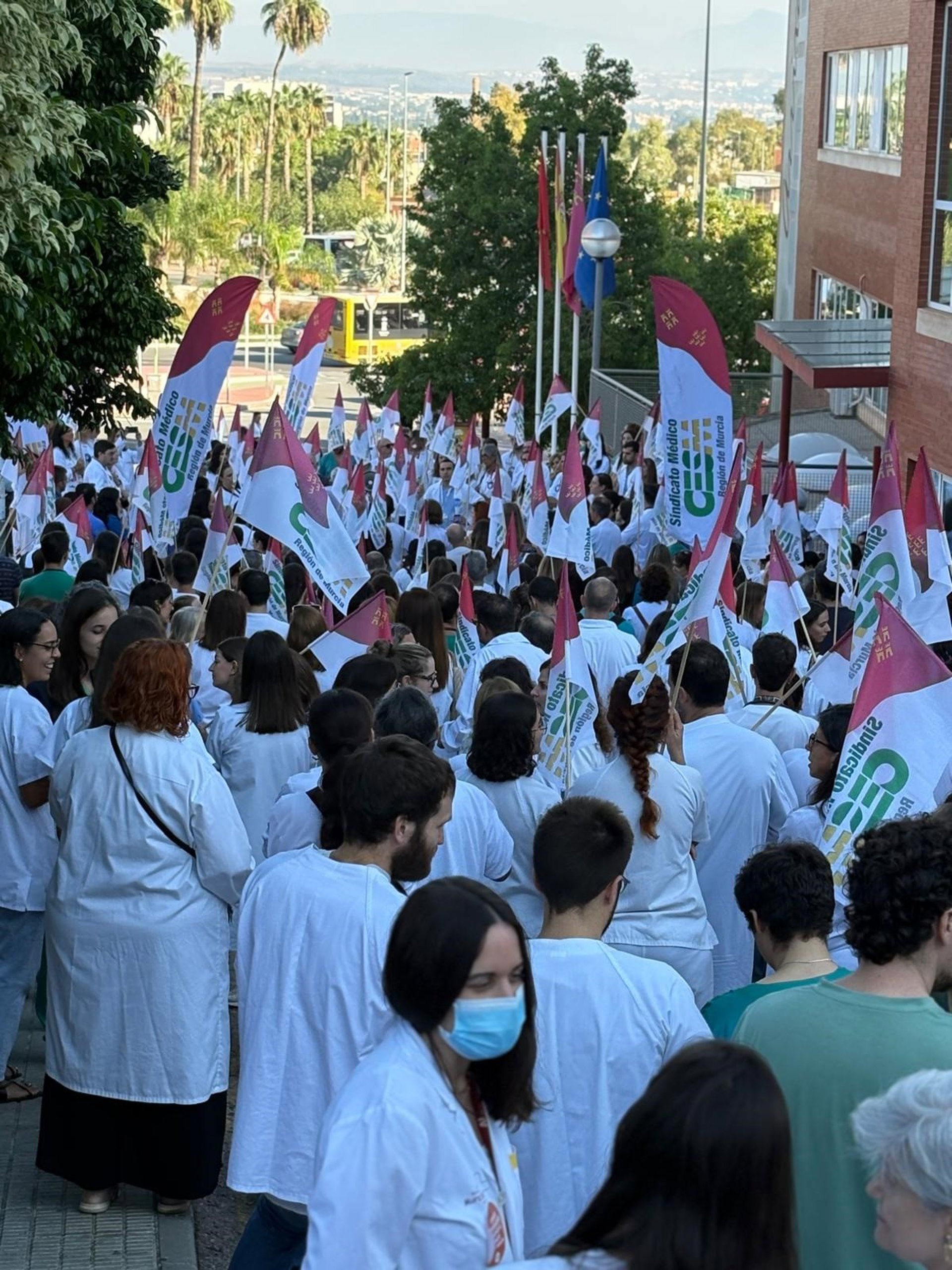 Los médicos murcianos se manifiestan en contra de la propuesta del Estatuto Marco de Sanidad