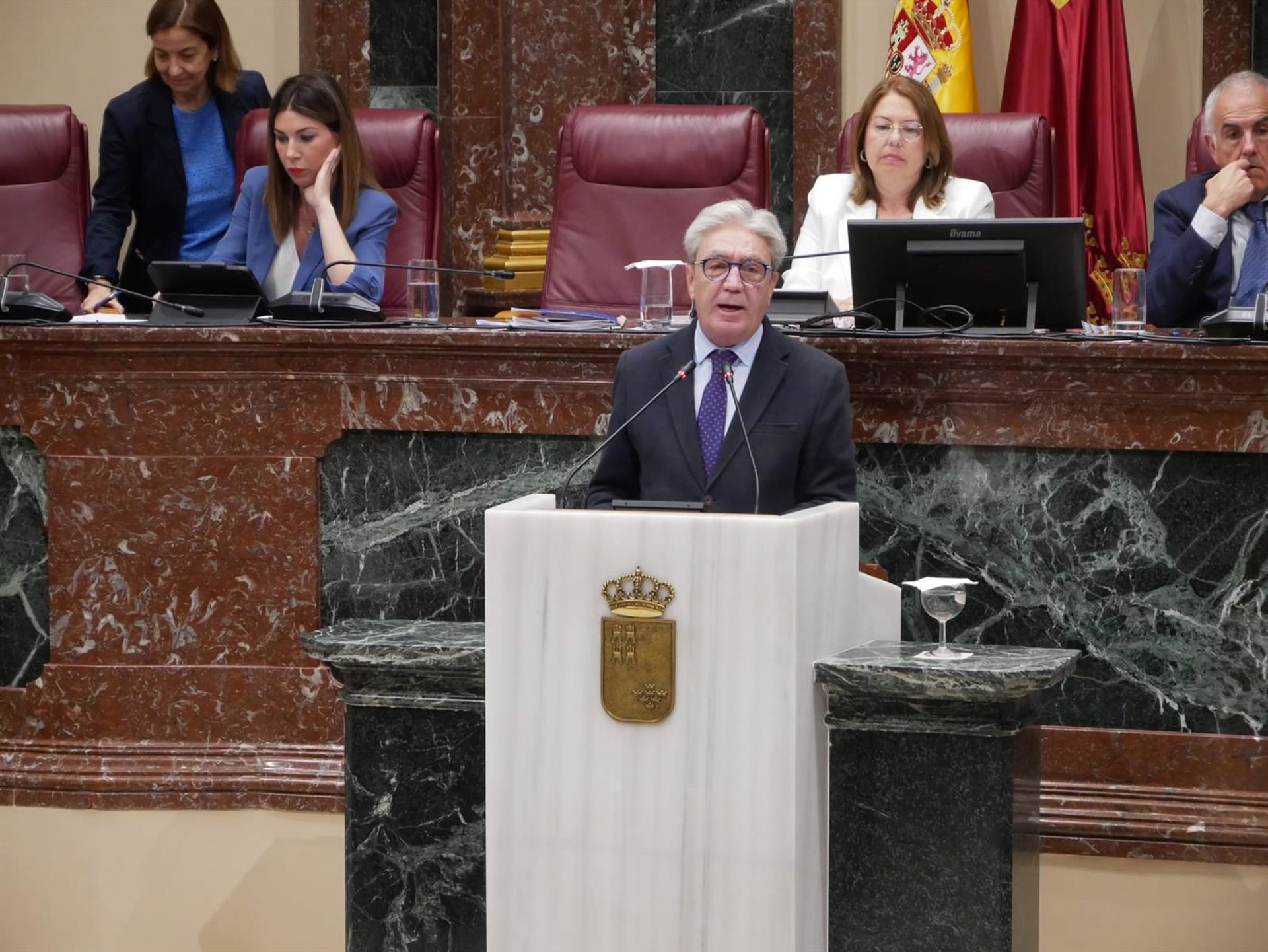 El PP acusa a Sánchez de enviar «por la puerta de atrás» a la Región a 340 menores migrantes como adultos