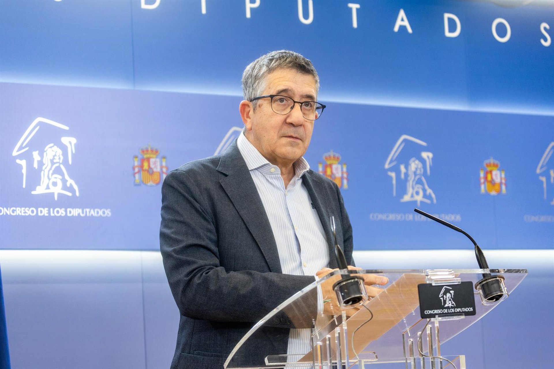 PSOE acusa al Gobierno de Mazón de «miseria moral sin precedentes» por borrar el nombre de Ernest Lluch de un hospital