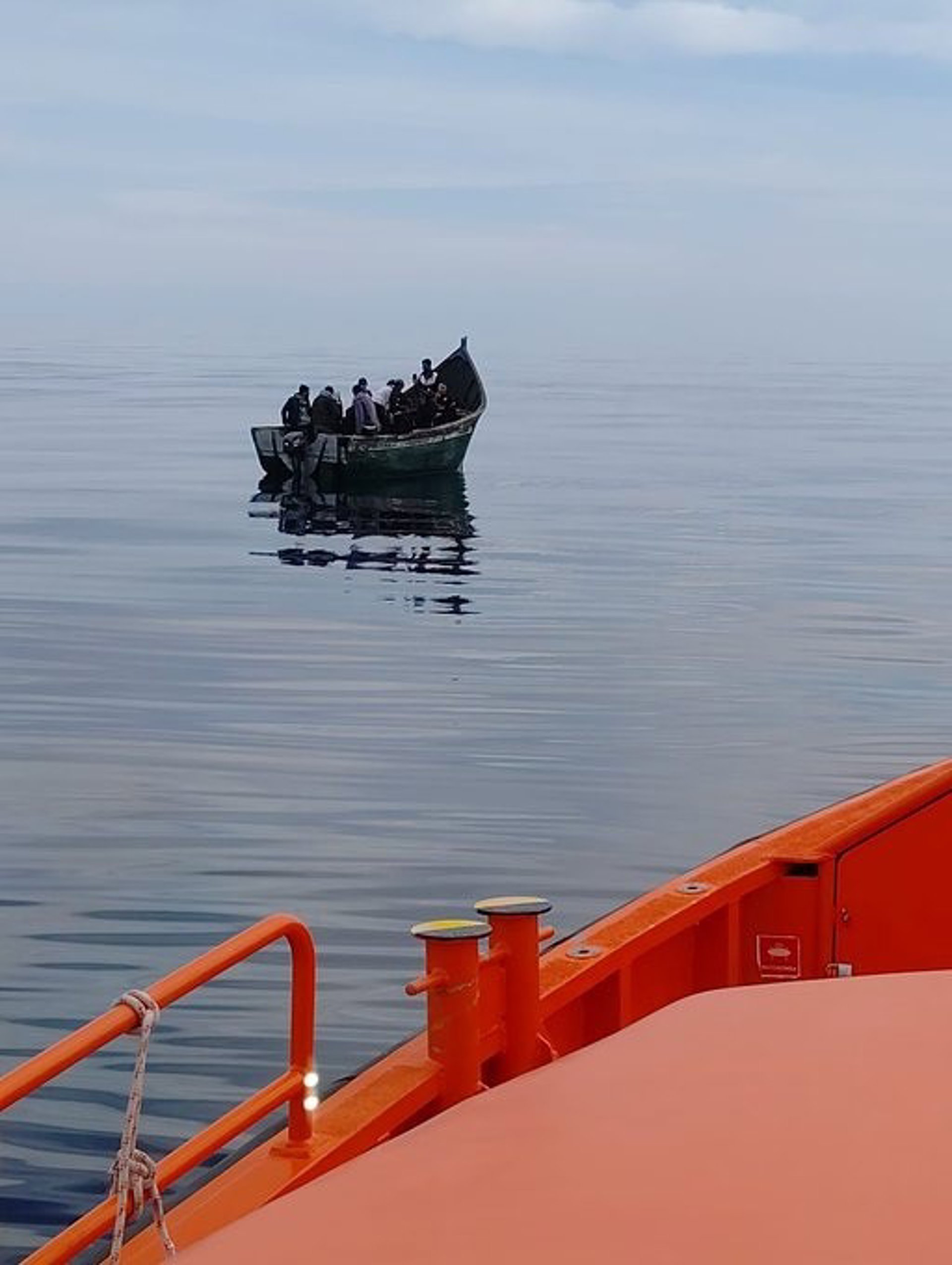 Rescatan una patera con 13 migrantes a unos 30 kilómetros de Gran Canaria