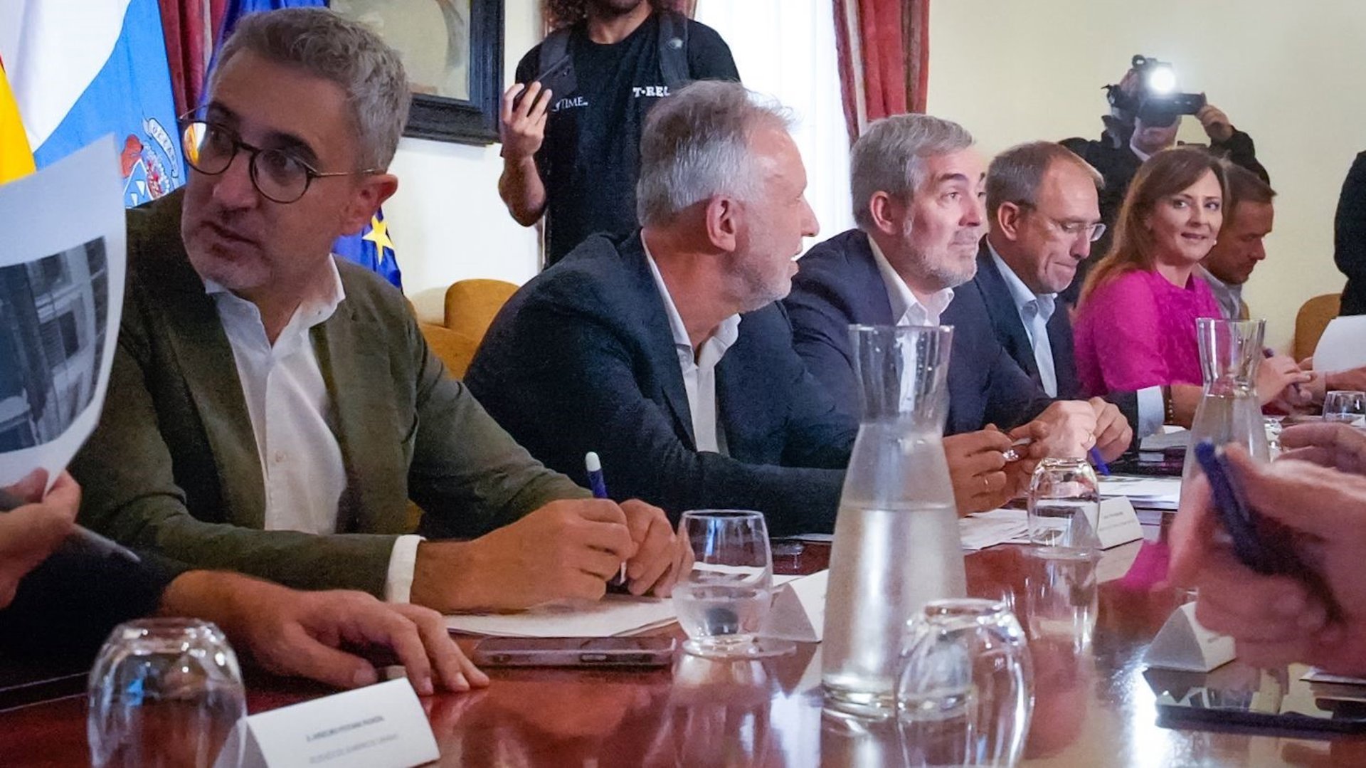 El acuerdo Gobierno-Canarias sobre La Palma incluye 100 millones para agricultores y la bonificación del 60% del IRPF