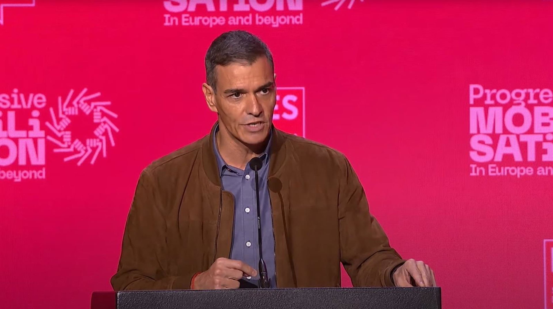 Sánchez acusa a la derecha tradicional de convertirse en «satélite» de la extrema derecha: «España no es una excepción»